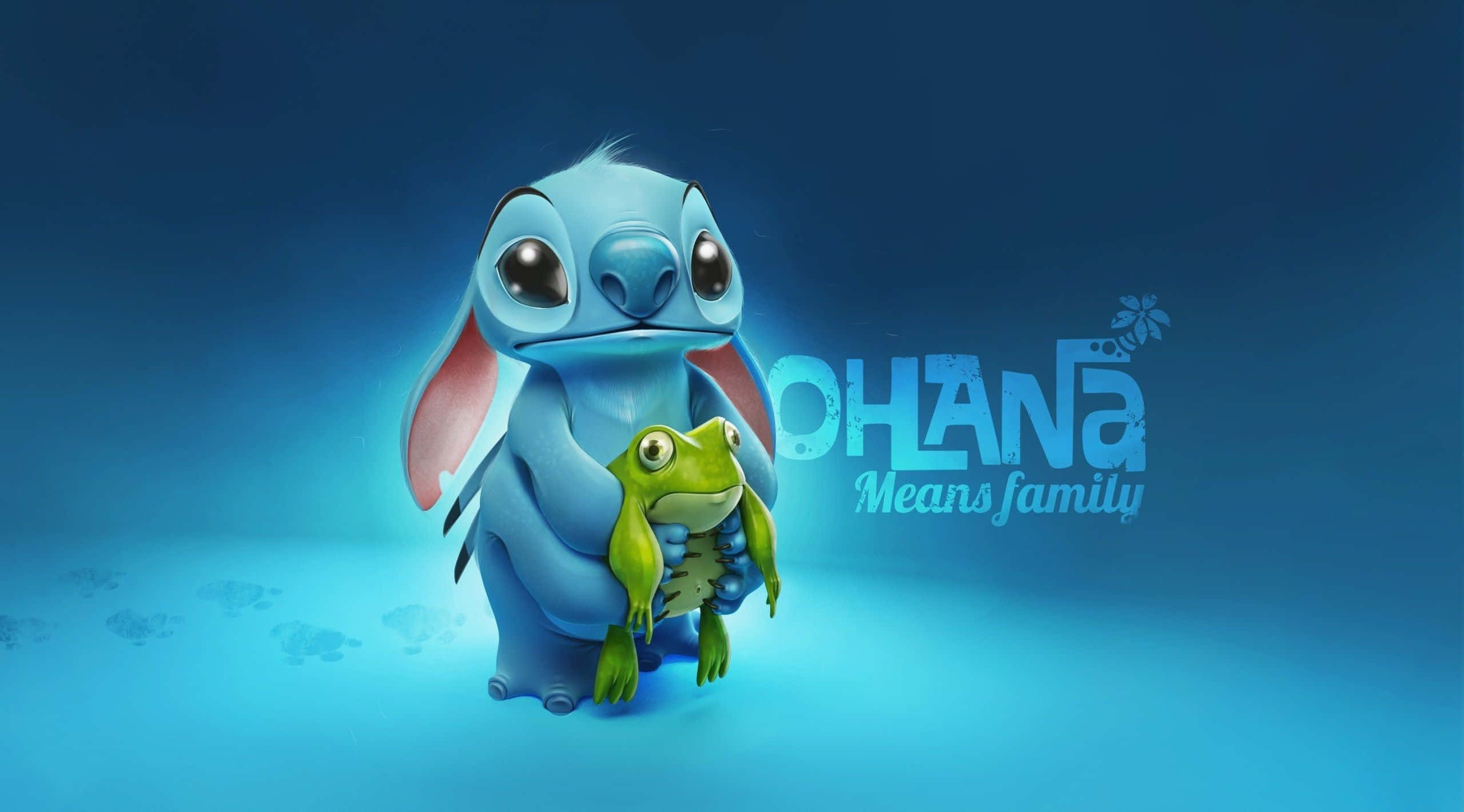 Cute Lilo And Stitch 桌布 壁紙 — 史迪奇喺柔和藍光中搖晃一隻綠色青蛙，旁邊有 'Ohana Means Family' 文字發光。