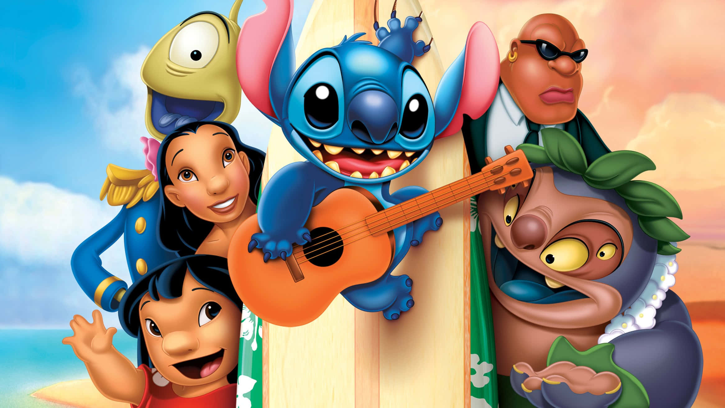 Animation Movies 桌布 壁紙 — 史迪奇在晴朗的藍天下，與莉蘿和朋友們在陽光燦爛的海灘上愉快地彈結他。