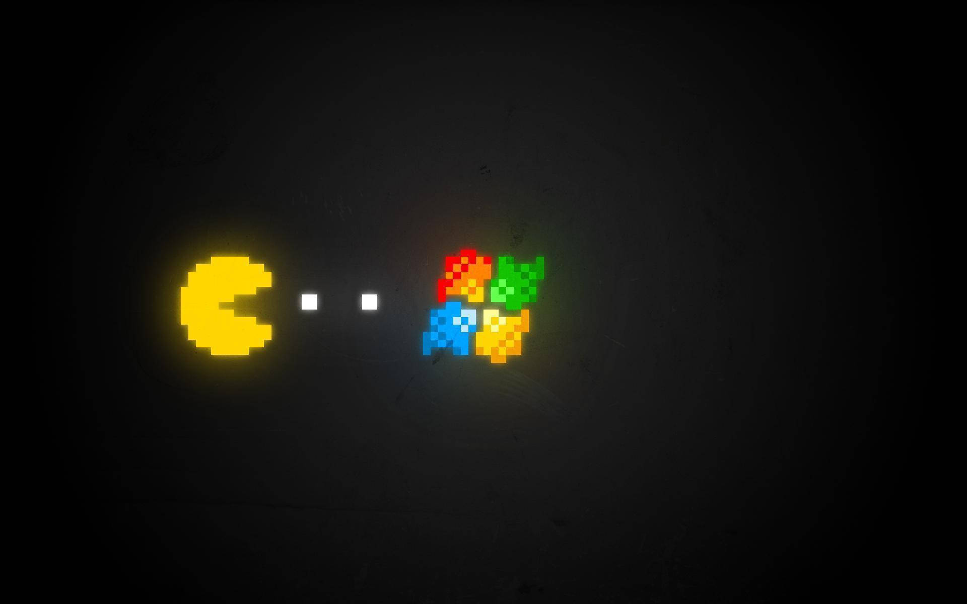 像素化 Pacman 在黑暗隧道中與四個鬼魂及點對峙。