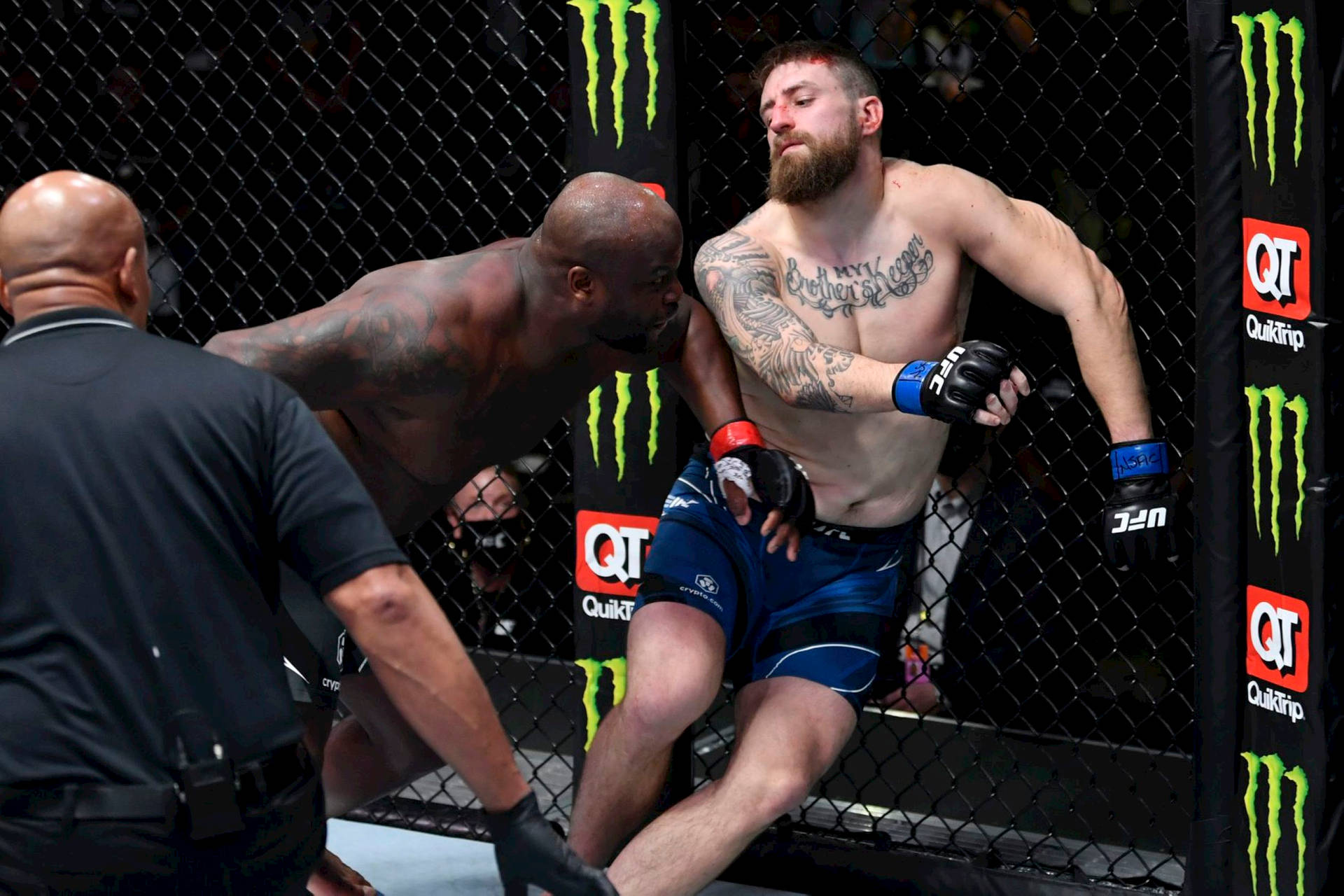 籠內MMA拳手與裁判