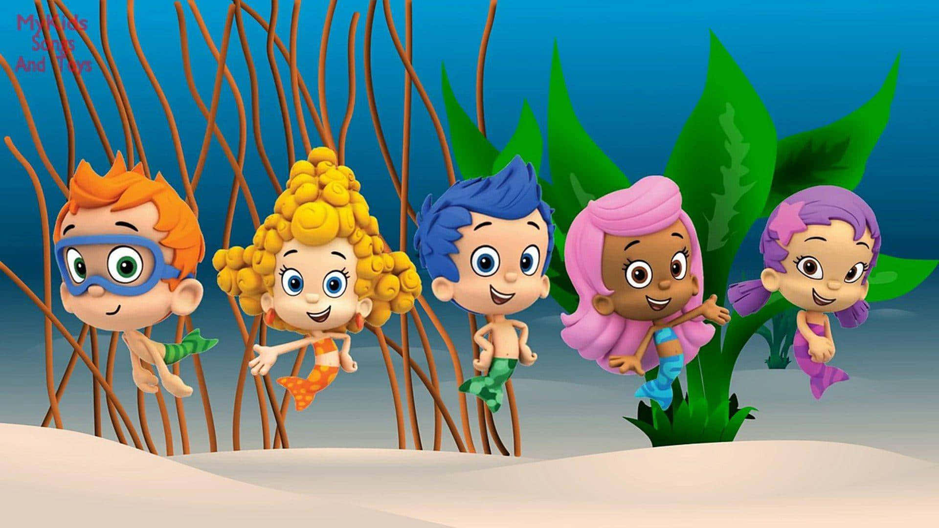 向Bubble Guppies問好！ 壁紙 — 五個色彩繽紛的卡通美人魚小孩，擁有鮮豔的頭髮和尾巴，在明亮的海洋場景中快樂地在珊瑚和海藻間游動。