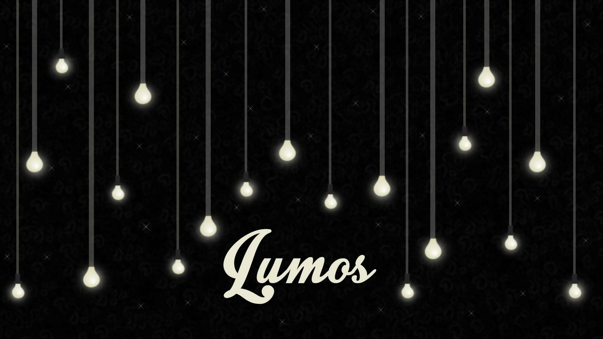 哈利波特風格Lumos 壁紙 — 發光的燈泡像星星一樣懸掛在深色圖案背景上，下方優雅地書寫著「Lumos」一詞。