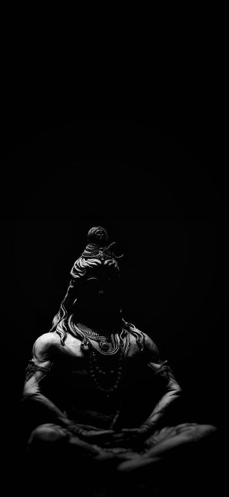 哈哈瑪哈德夫坐姿濕婆剪影 壁紙 — 一個戲劇性的黑白剪影，描繪一尊冥想神像，背景如同虛空。