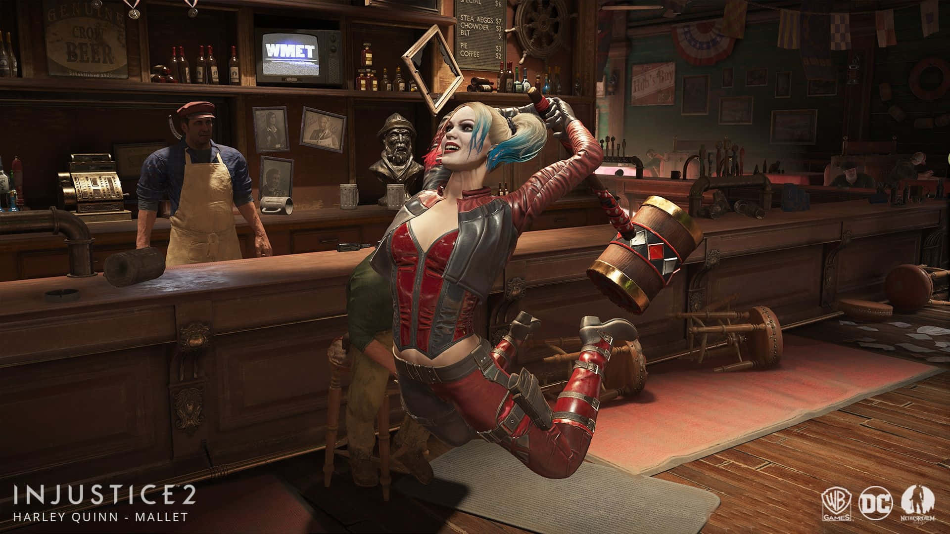 哈莉·奎茵 Injustice 2 拿著槌子 壁紙 — 哈莉·奎茵在燈光昏暗的復古酒吧中動態跳躍，揮舞著她的槌子，酒保在一旁觀看。