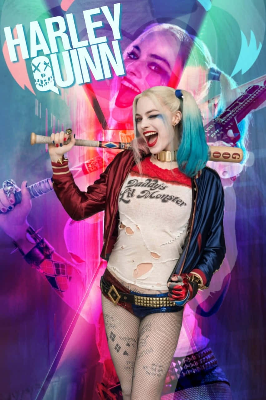 Harley Quinn Baseball Bat 桌布 壁紙 — 哈莉·奎茵咧嘴狂笑，揮舞著棒球棍，背景是充滿活力的螢光粉紅和紫色抽象圖案。