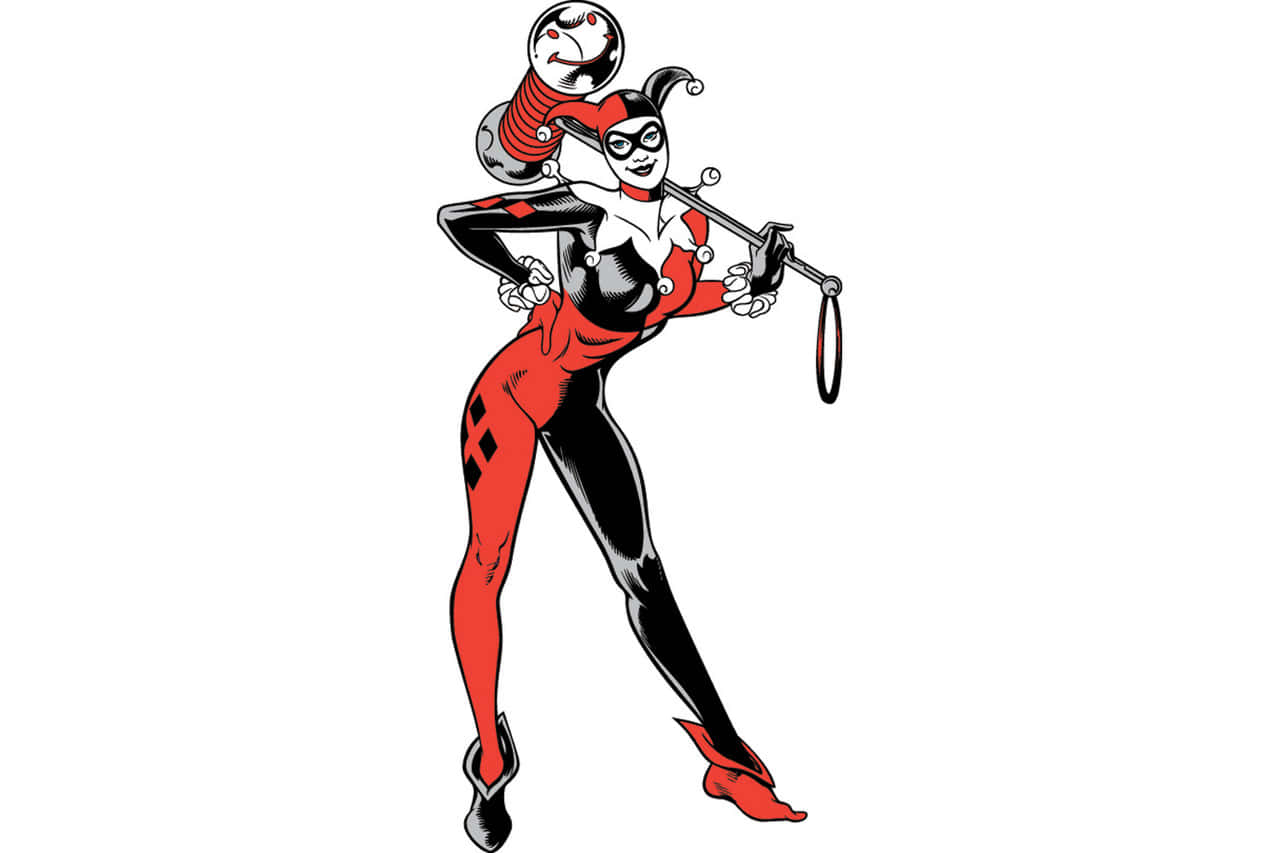Classic Harley Quinn 桌布 壁紙 — 哈莉·奎茵穿著標誌性的紅黑小丑服，自信地擺出姿勢，手持警棍，肩上扛著一個小丑頭。