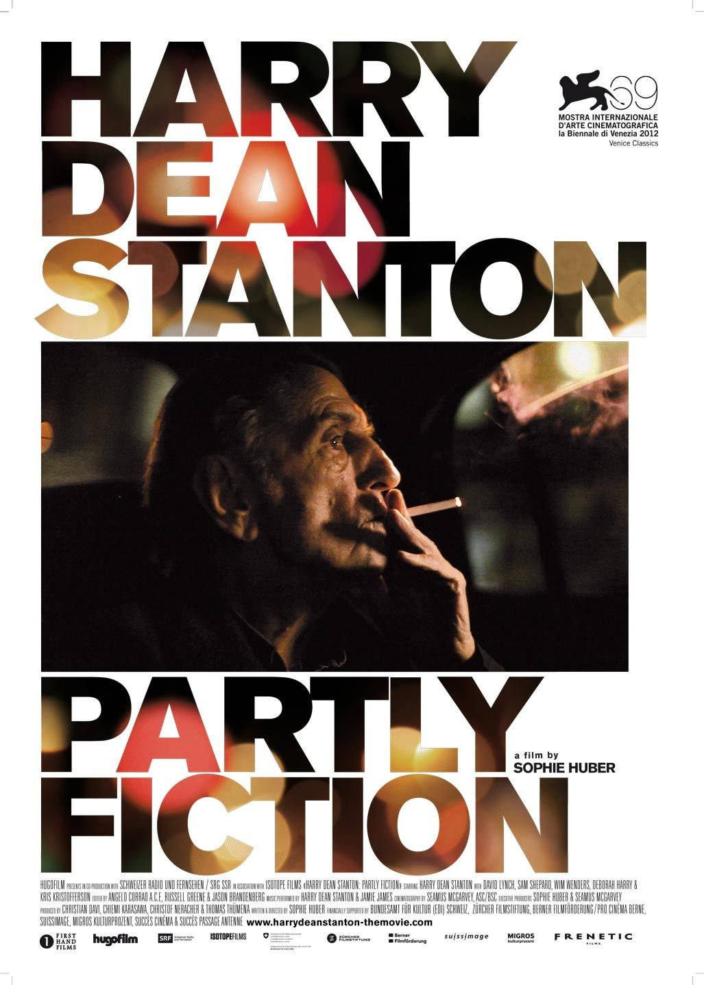 電影《Partly Fiction》的海報，由哈利·狄恩·史坦頓主演，在車內吸煙。