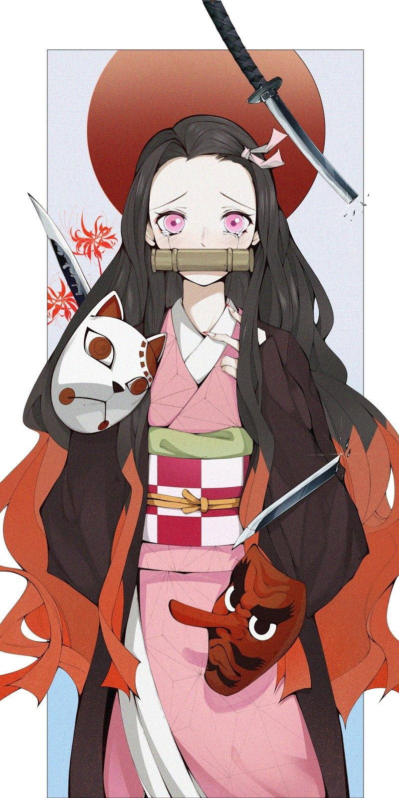 哭泣的鬼滅之刃 祢豆子 壁紙 — 一位眼神堅定的動漫少女，粉紅色眼睛，口中含著竹製口枷，身穿傳統和服，戴著狐狸面具，手持兩把劍。