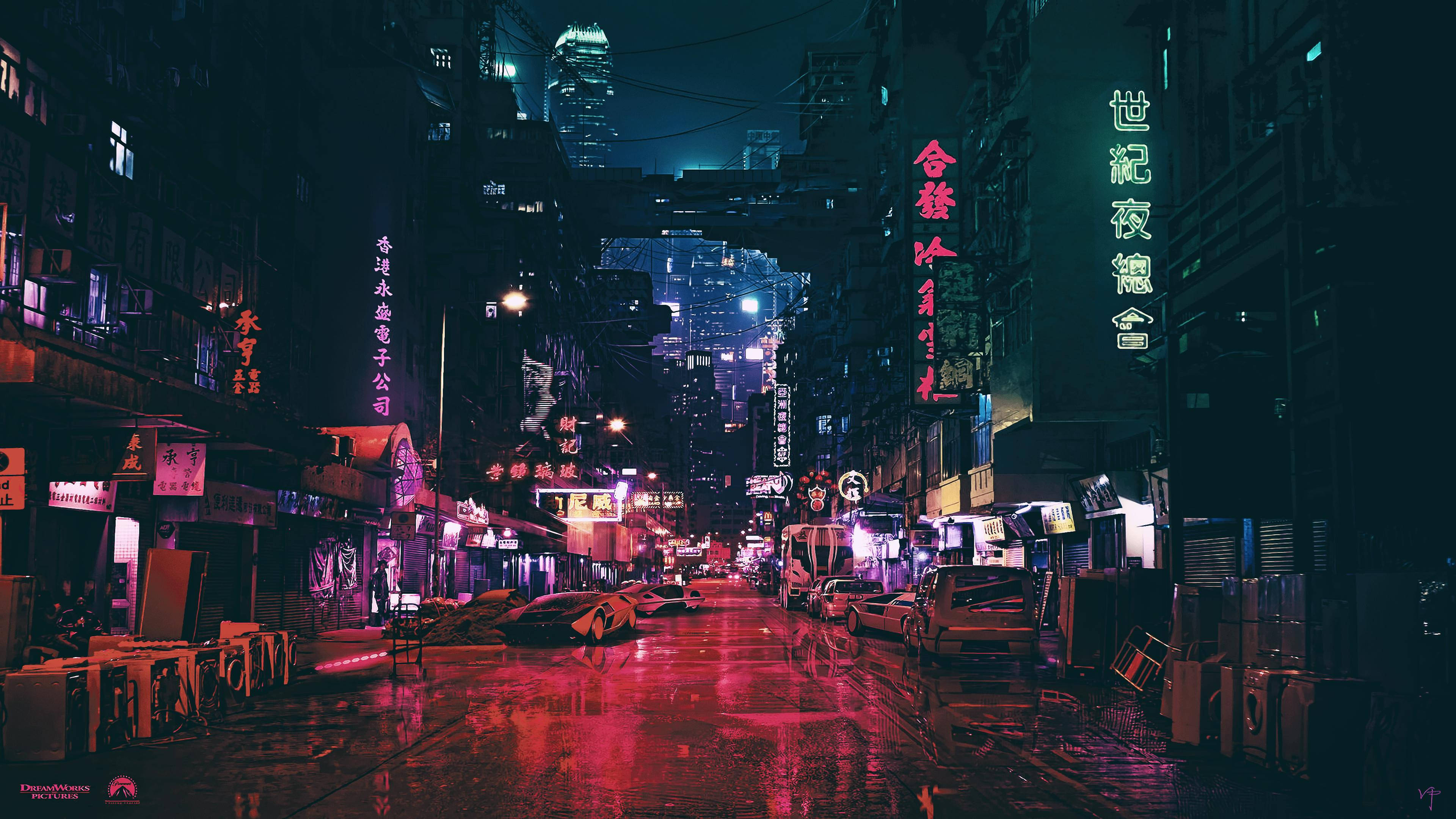 唐人街賽博龐克城市燈光 壁紙 — 在密集的市區夜晚，一條被雨水浸濕、霓虹燈照亮的後巷，發光的招牌映照在濕漉漉的路面上。