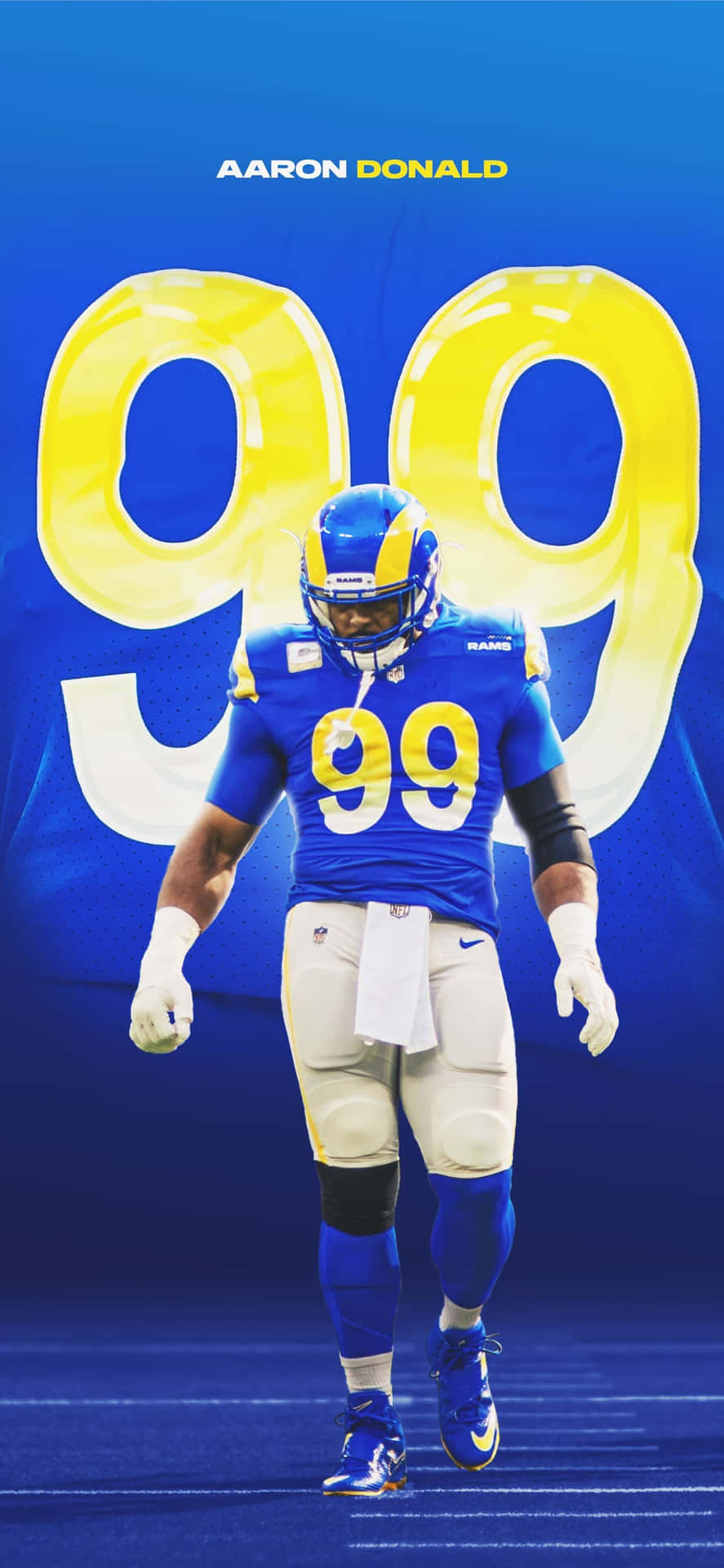 美式足球員 Aaron Donald 穿著公羊隊裝備，身後有99號圖案。