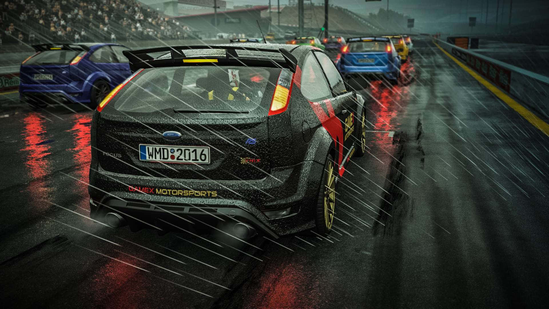 啟動引擎，全力衝刺 – 1920x1080 Project Cars 壁紙 — 一輛黑色拉力賽車配黃色輪胎在暴雨中於濕滑賽道上奔馳，紅色尾燈在光滑路面上反射。
