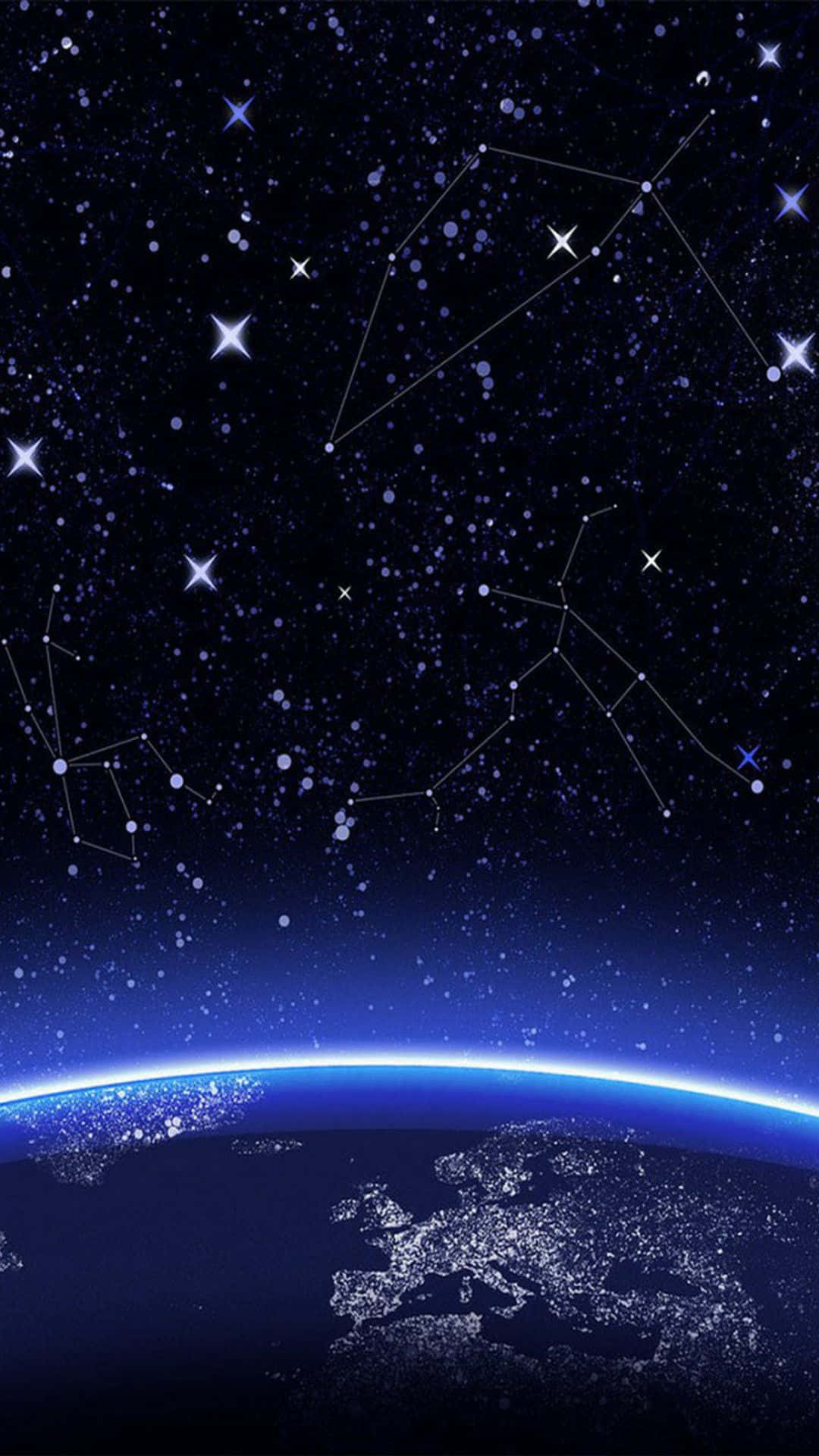 從太空看到的地球，城市燈光閃爍，星座在上方。