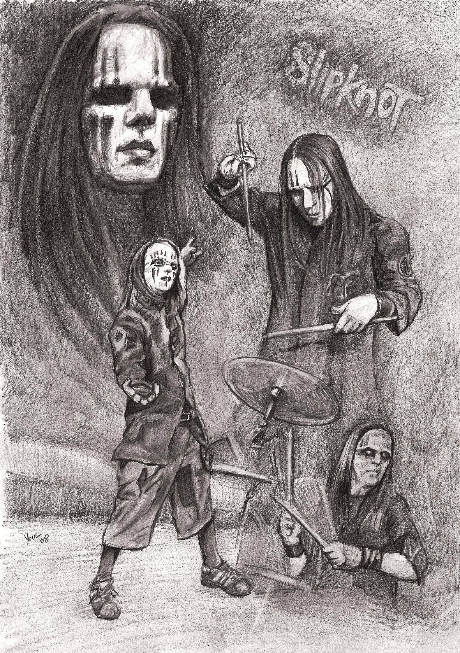 喬伊·喬迪森素描拼貼 壁紙 — 一幅粗糙的木炭素描，描繪 Slipknot 樂隊成員戴著標誌性面具和服裝，以強烈能量表演。