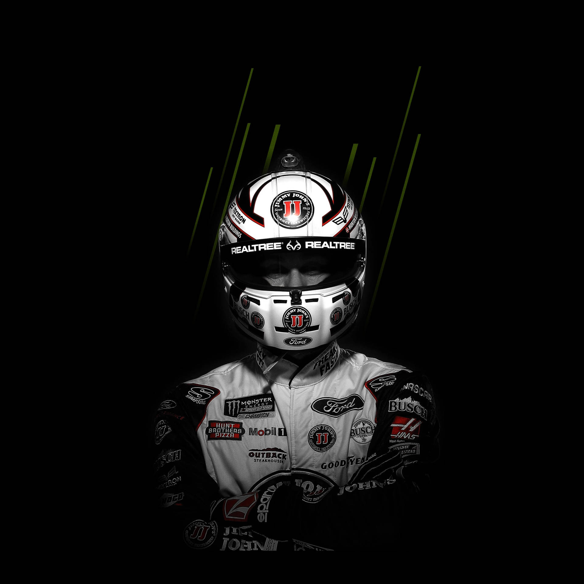 NASCAR車手穿著賽車裝備，在黑色背景上有綠色光條。