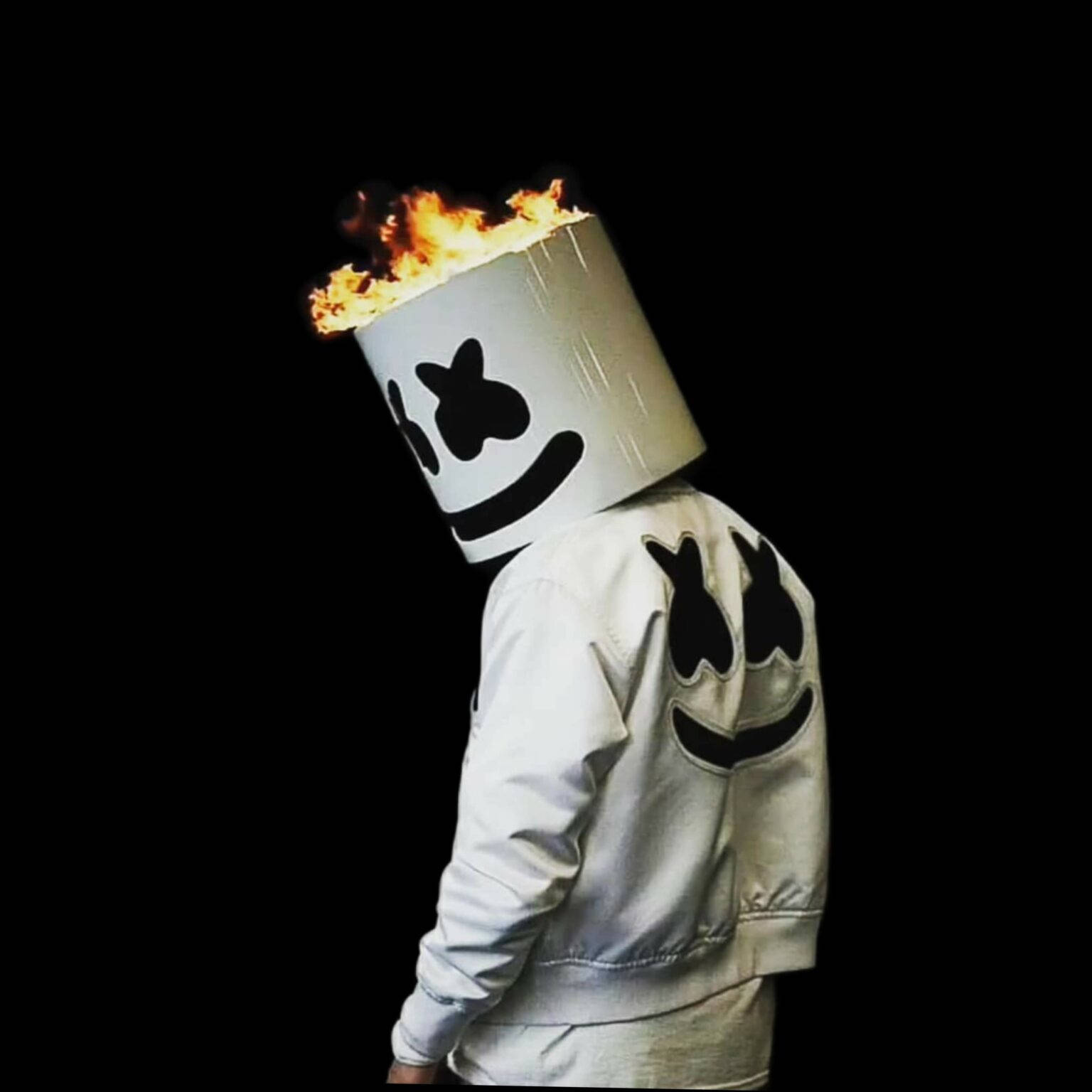 單身男孩 Marshmello 壁紙 — 一個人戴著白色棉花糖頭盔，頭盔頂部噴出火焰，背景為黑色。