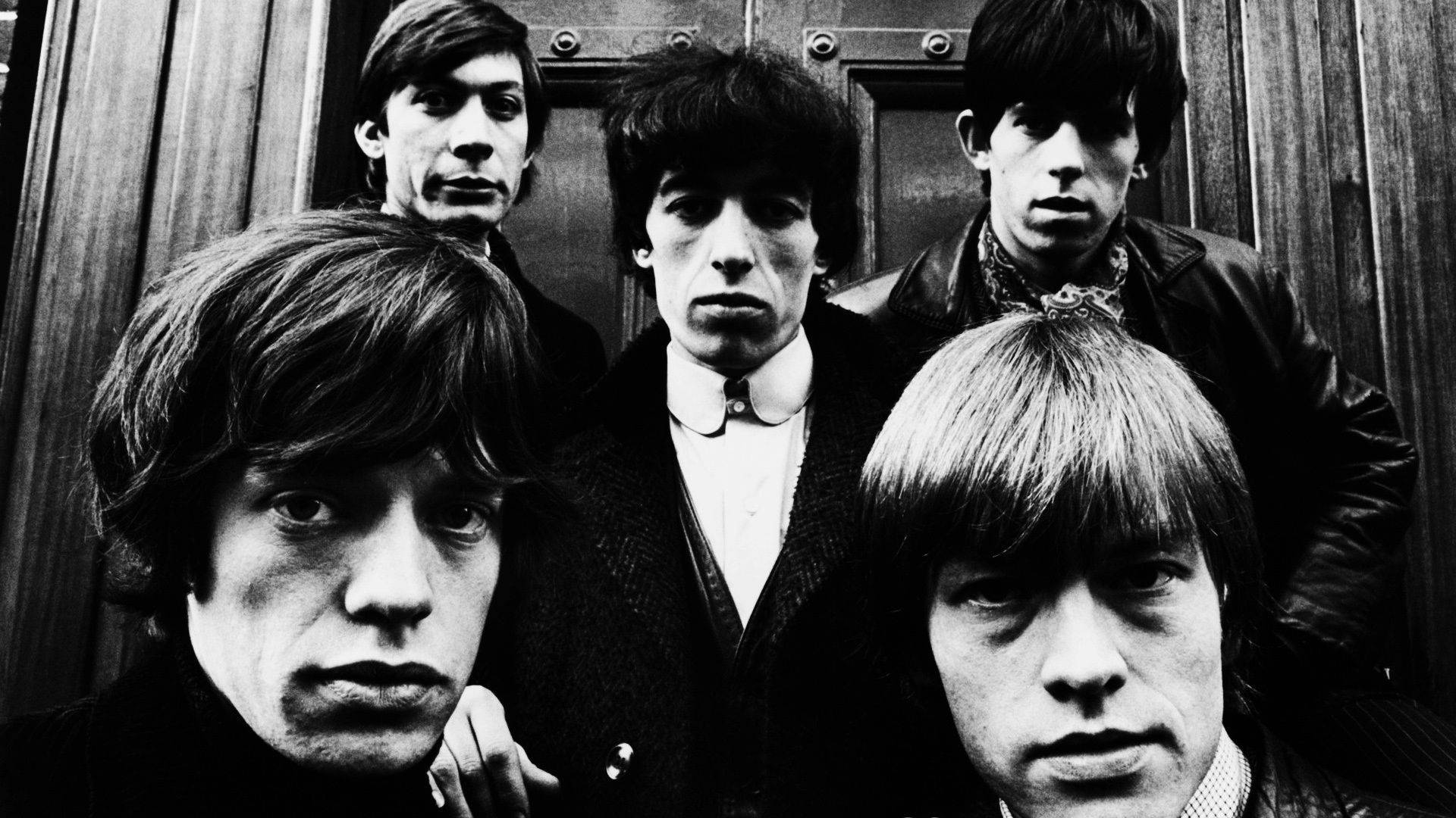 The Rolling Stones 樂隊成員嚴肅的黑白肖像。