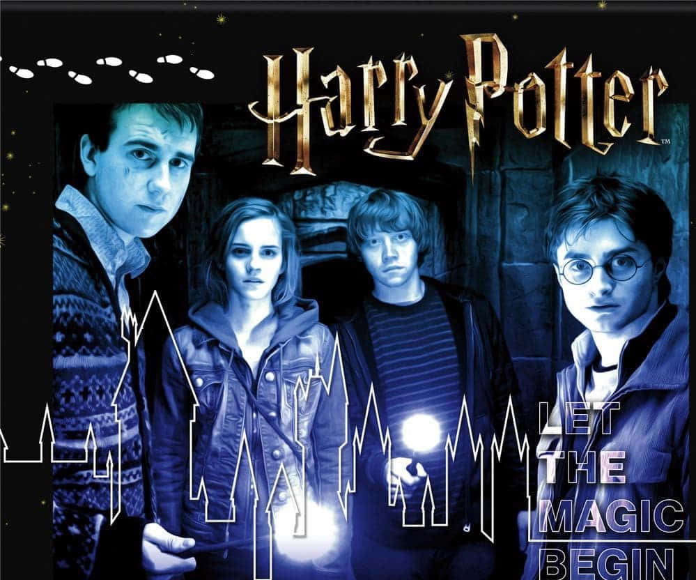 Dumbledore's Army 桌布 壁紙 — 四位年輕巫師莊嚴地站在黑暗的石頭走廊中，手持發光的魔杖，下方有『哈利波特』標題。