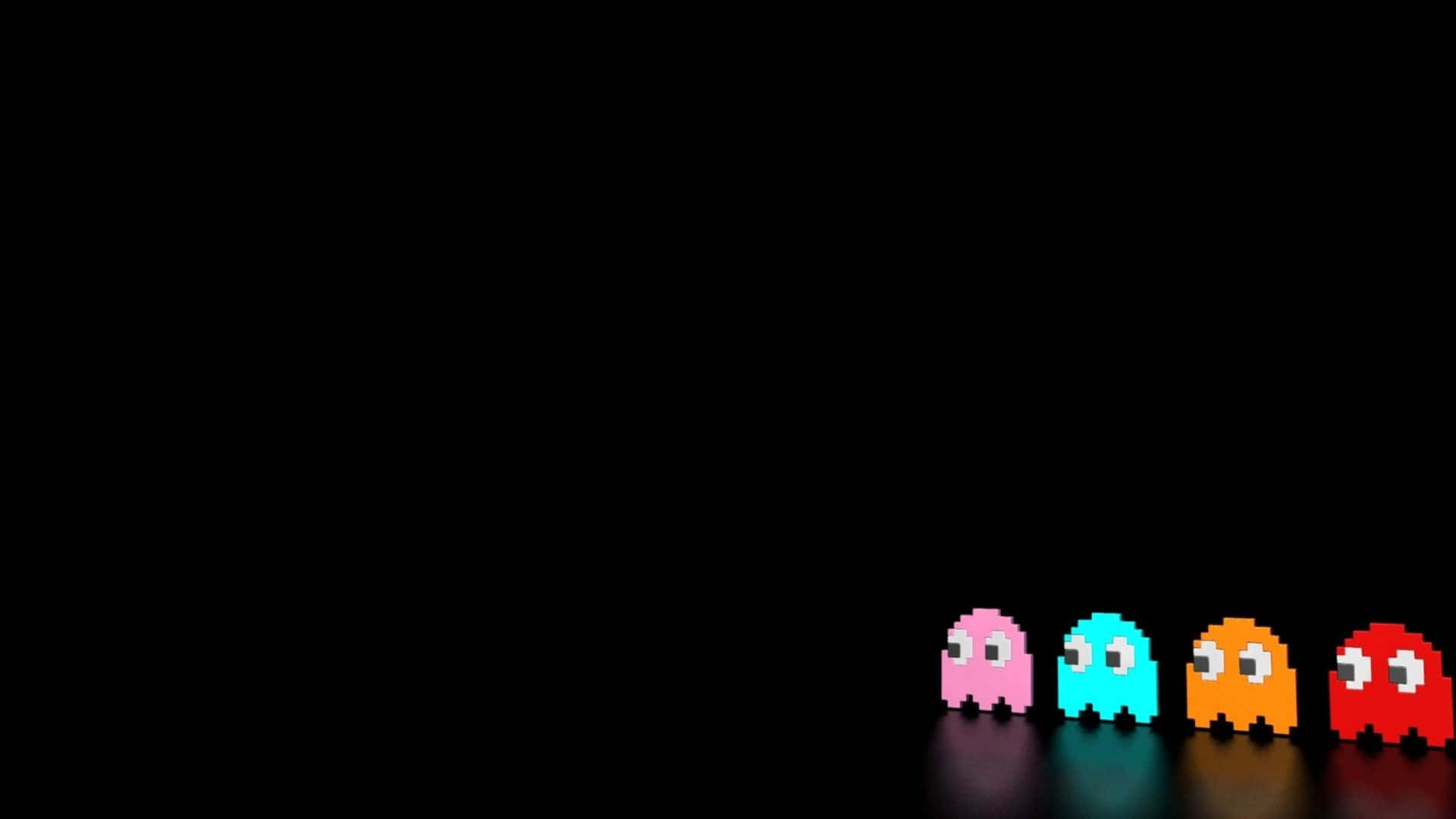 HD Gaming 桌布 壁紙 — 四個來自 Pac-Man 的彩色像素鬼魂排成一排，背景為黑色，帶有微妙的反射。