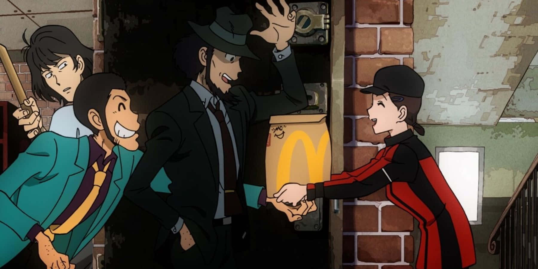 lupin iii 桌布 壁紙 — 四個動漫角色在骯髒的小巷中交換一個帶有麥當勞標誌的發光金色盒子。