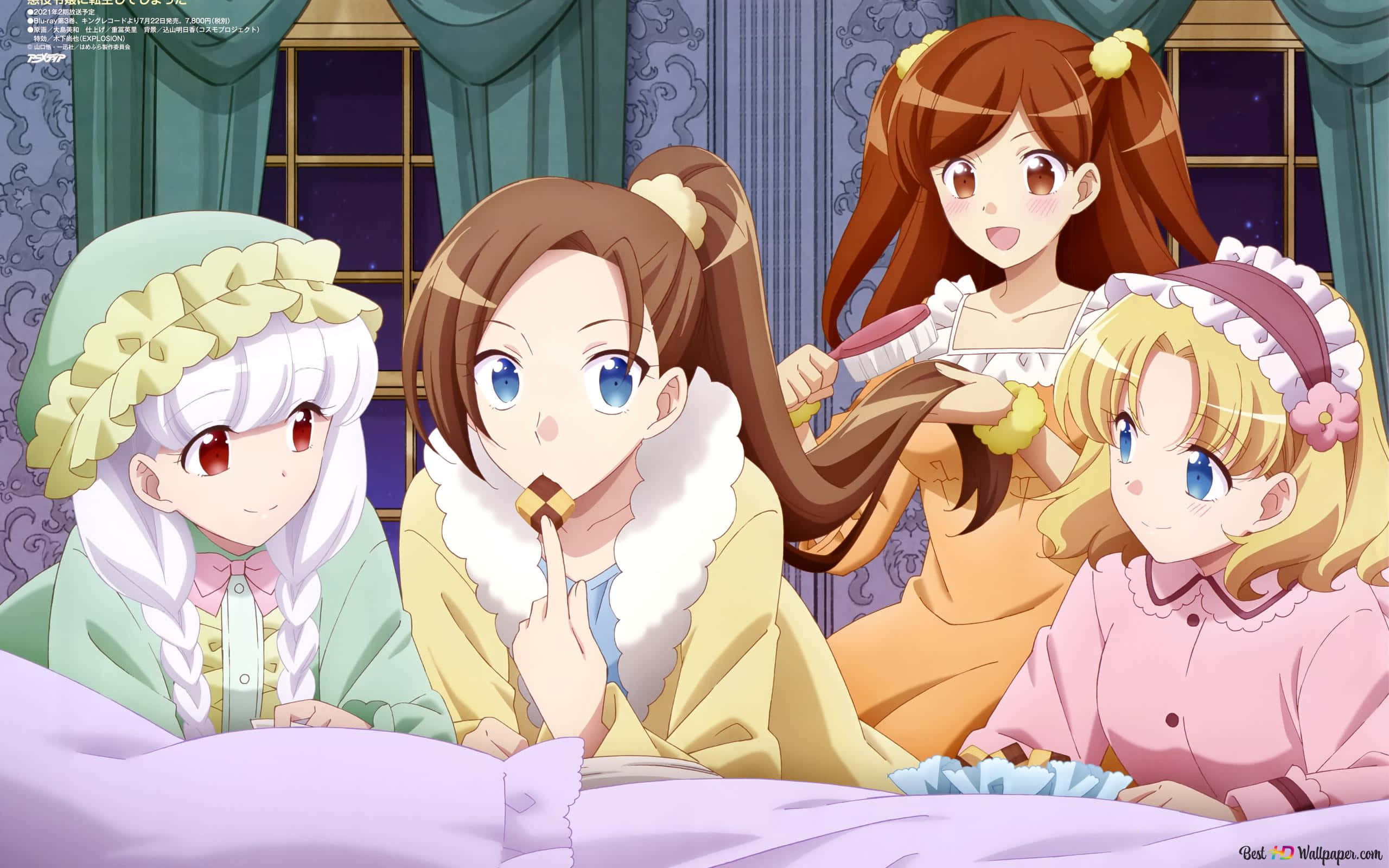 My Next Life As A Villainess All Routes Lead To Doom 桌布 壁紙 — 四個動畫女孩穿著舒適睡衣一起坐在床上，在柔和紫色燈光下分享零食和嬉戲時刻。