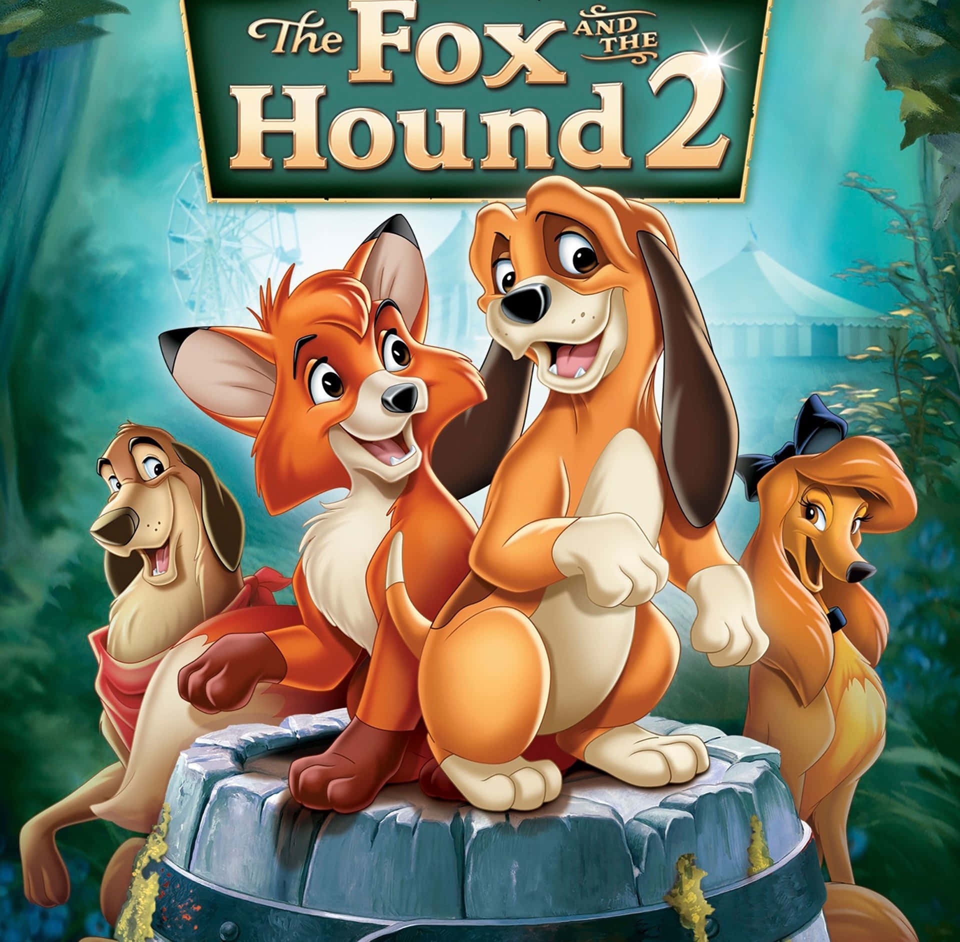 the fox and the hound 桌布 壁紙 — 四個動畫狐狸和獵犬角色在充滿活力的森林環境中，在石座上愉快地微笑。