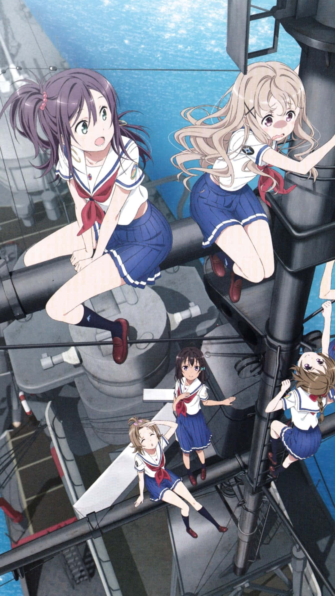 High School Fleet 桌布 壁紙 — 四個穿著水手服嘅動畫女仔喺船嘅欄杆上玩樂咁坐住，背景係明亮嘅藍色海洋。