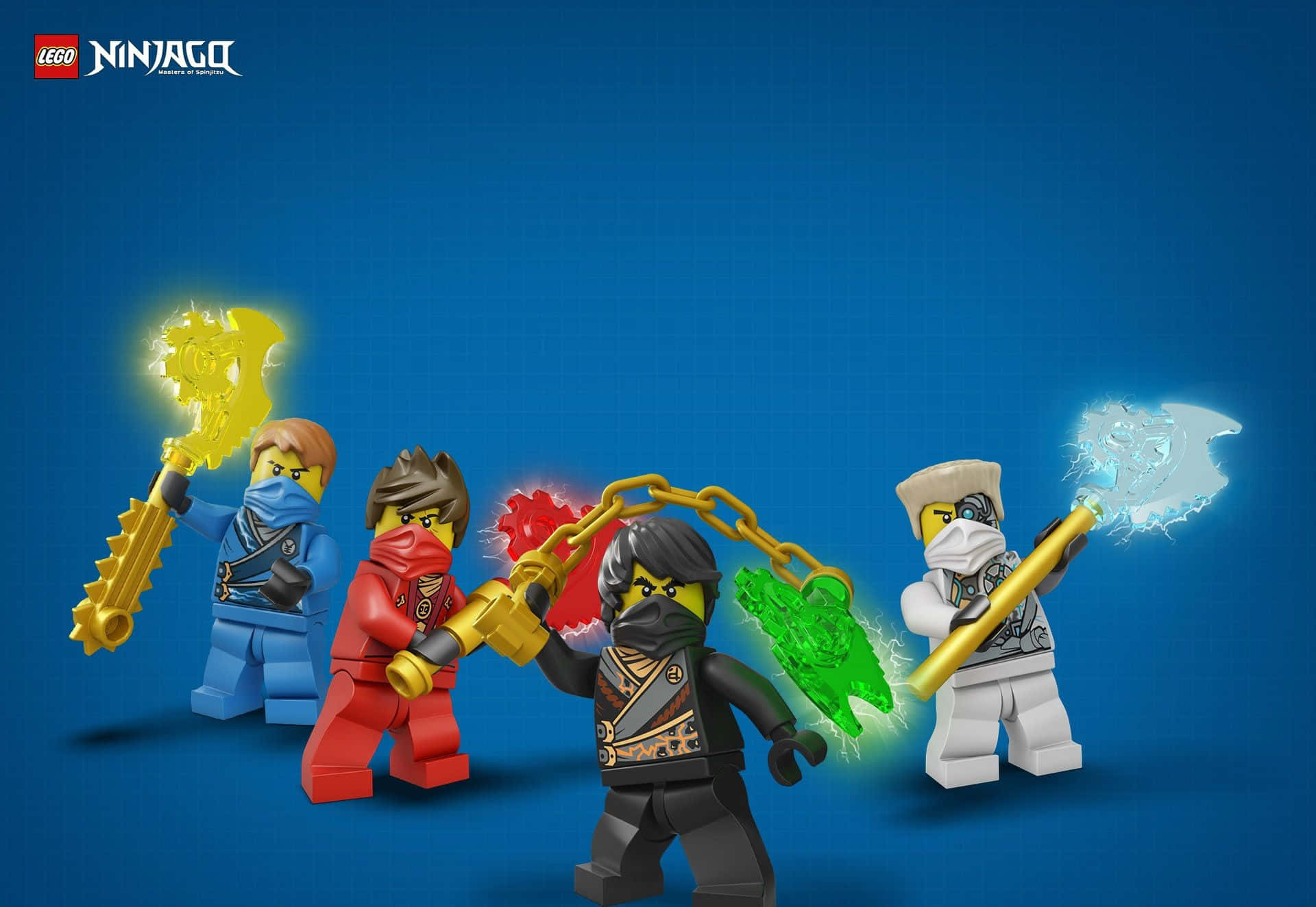 Ninjago 桌布 壁紙 — 四個身穿鮮豔服裝的LEGO旋風忍者迷你人偶在純藍色背景前揮舞著發光的元素武器。