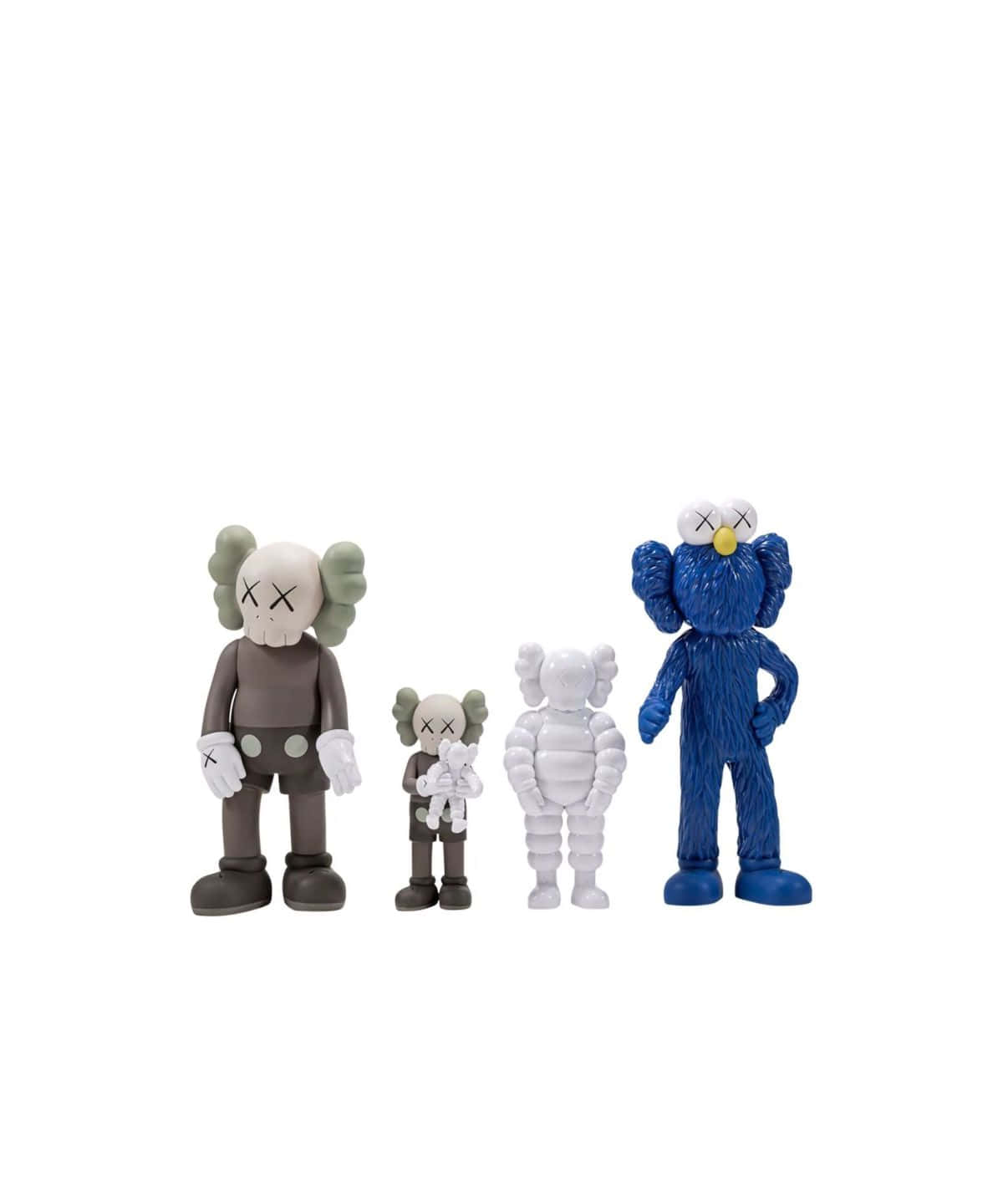 Kaws Figures 桌布 壁紙 — 四個風格化的KAWS公仔，灰色、白色和藍色，站在純白色背景前。