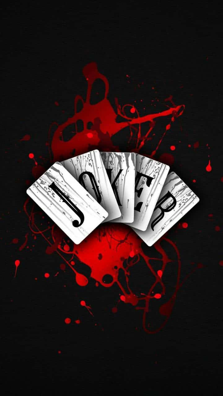 Joker Card 桌布 壁紙 — 四張小丑啤牌在濺滿鮮紅油漆如血的黑色背景上展開。