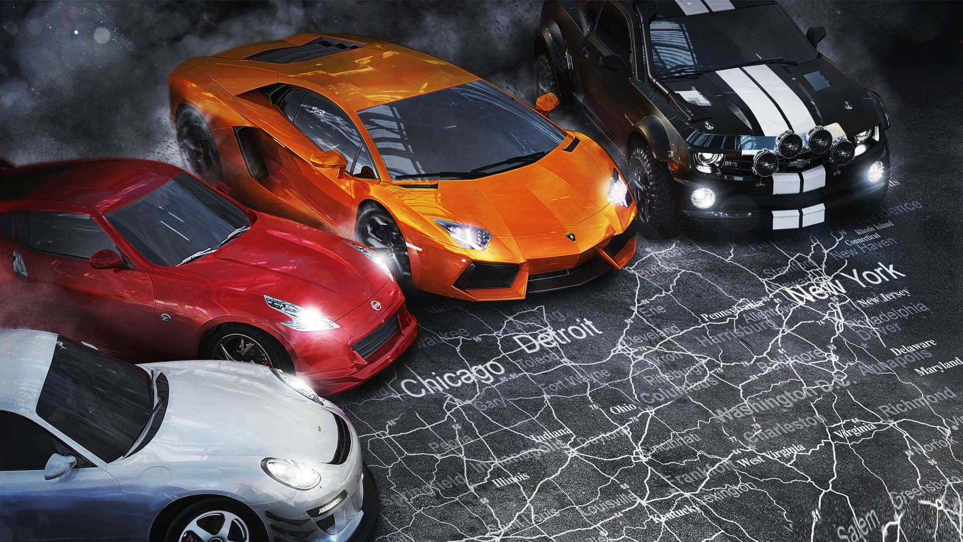 Racing Games 桌布 壁紙 — 四輛高性能跑車在發光的美國地圖上競速，背景是戲劇性的暴風雨天空。