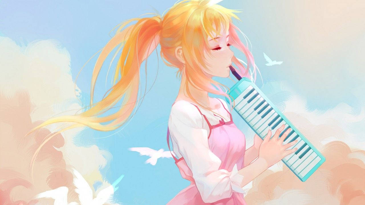 金髮動漫女孩在粉彩天空中漂浮的鳥兒之間彈奏鍵盤。
