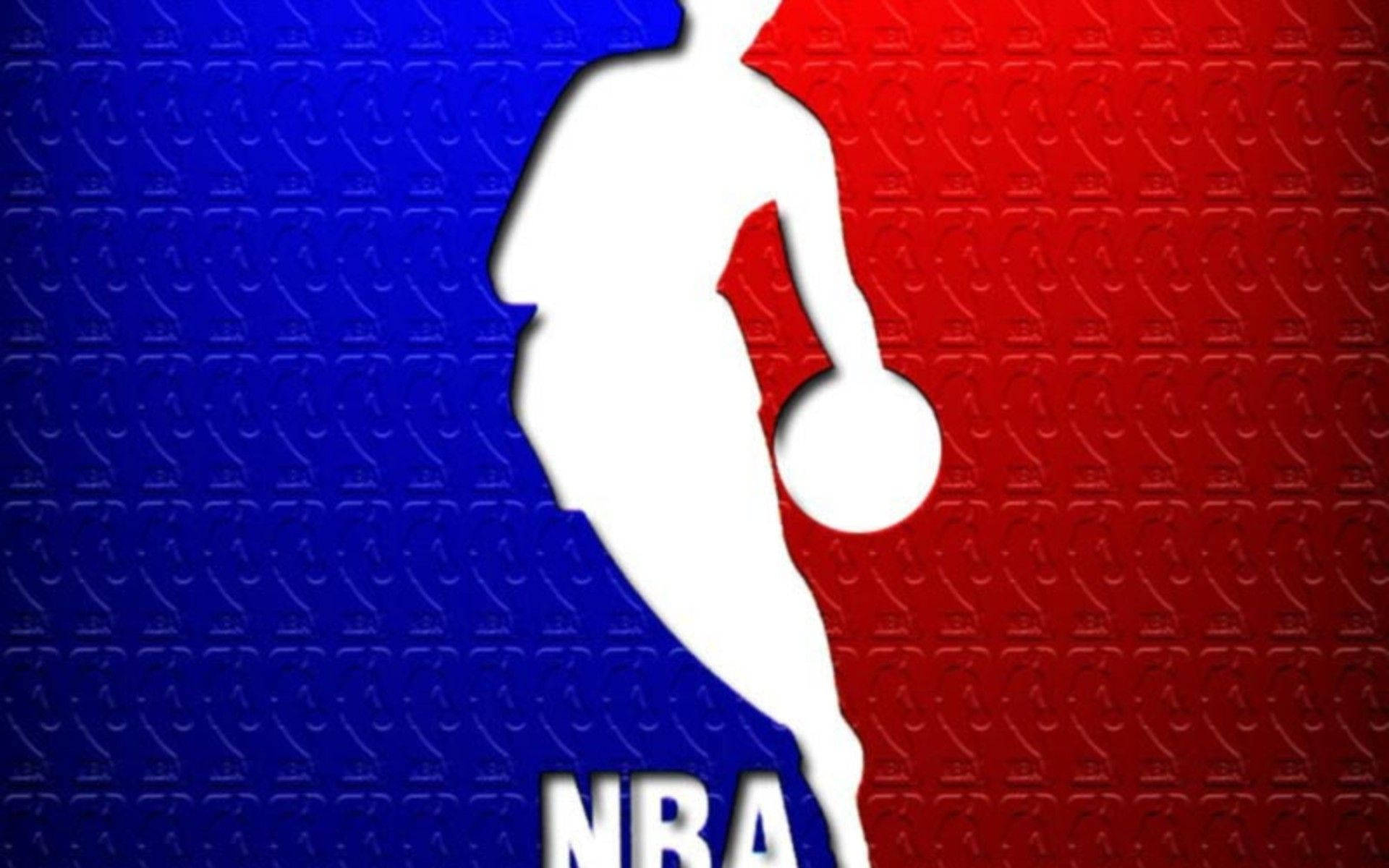 國家籃球協會 - NBA 標誌 壁紙 — 白色剪影，一名籃球運動員在藍色和紅色背景上運球，背景重複NBA標誌。