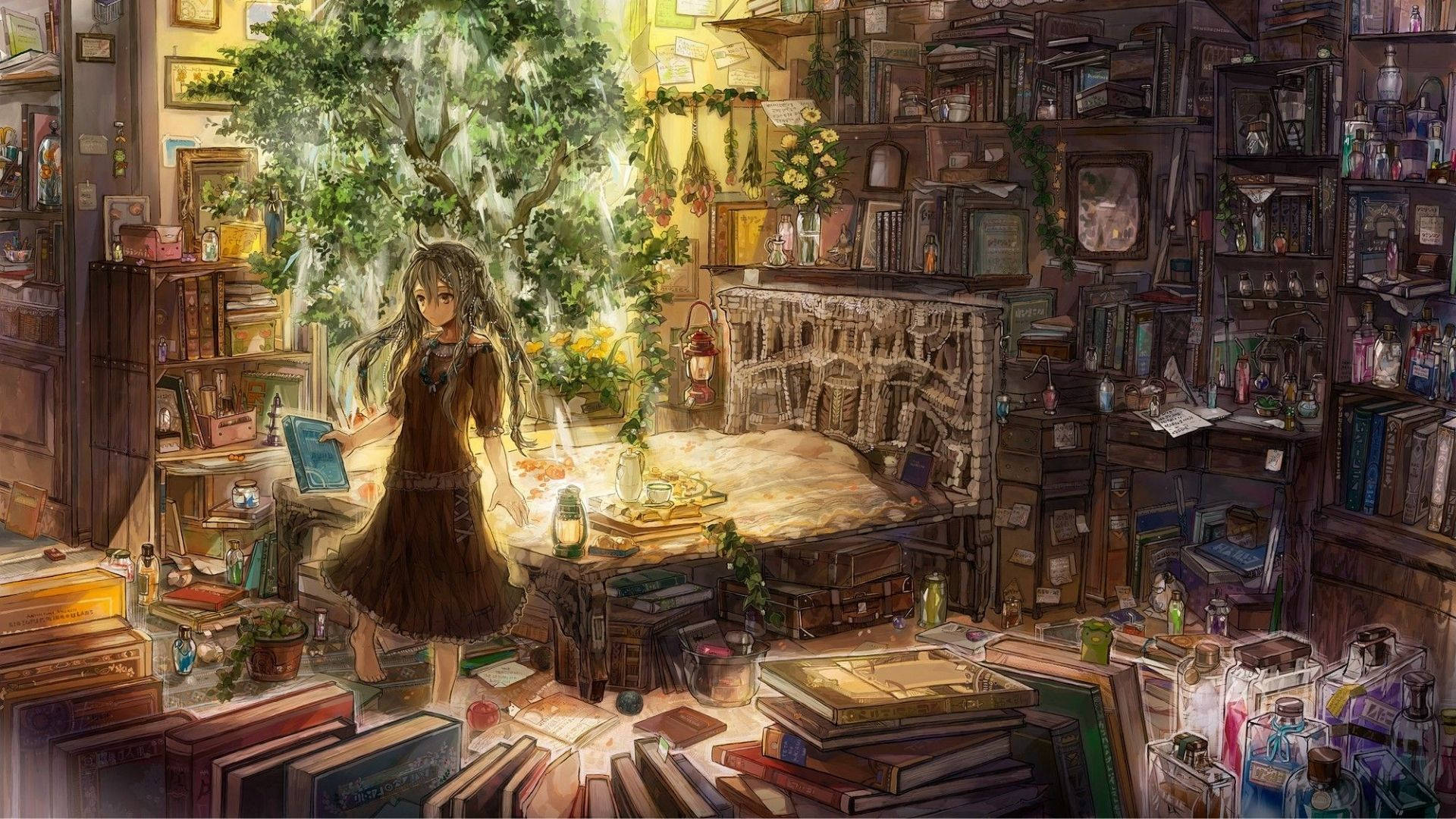 圖書館動漫房間 壁紙 — 一個穿著棕色連衣裙的小女孩站在一個舒適雜亂的圖書館裡，裡面充滿了書籍、植物和溫暖的金色光芒。