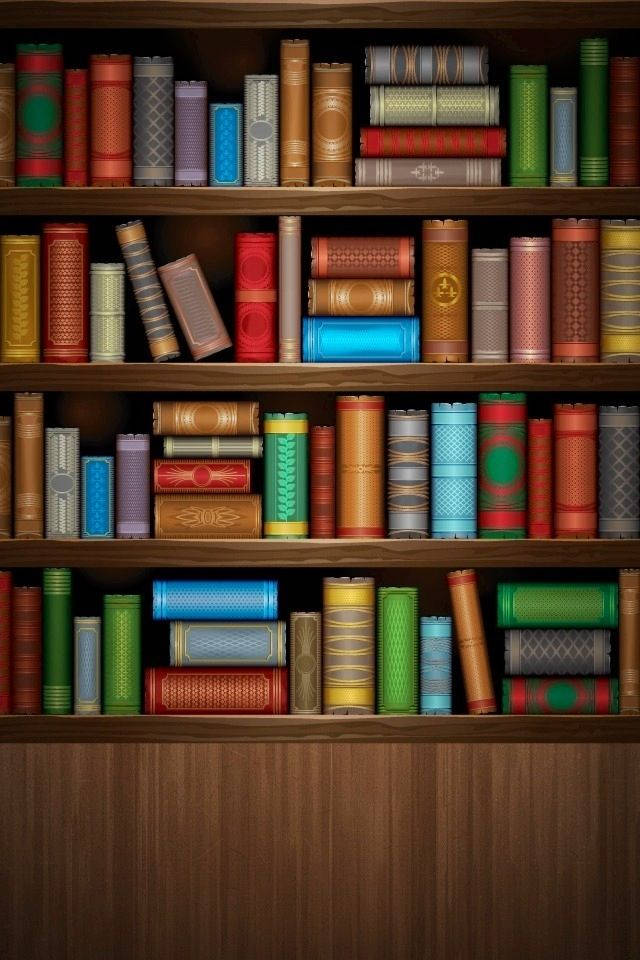 圖書館書架上的浩瀚藏書 壁紙 — 一個木製書架，裝滿了色彩繽紛的復古書籍，具有複雜的圖案和多樣的書脊設計。