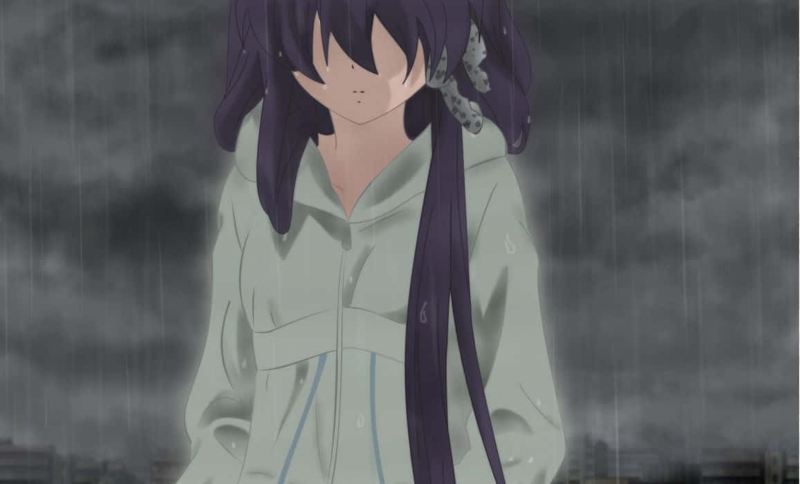 一個悲傷的動漫女孩，紫色頭髮，站在一場大雨中，穿著濕透的連帽衫。