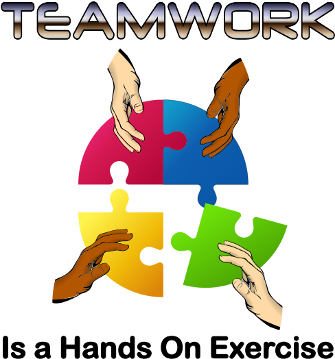 團隊合作拼圖手部概念 壁紙 — 四隻不同膚色的手在黑色背景上，於TEAMWORK一詞下方拼湊彩色拼圖塊。