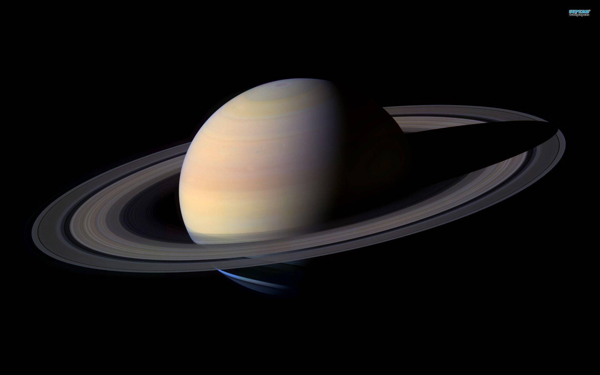 土星及其環在太空的黑暗中投下陰影。 — 土星 壁紙