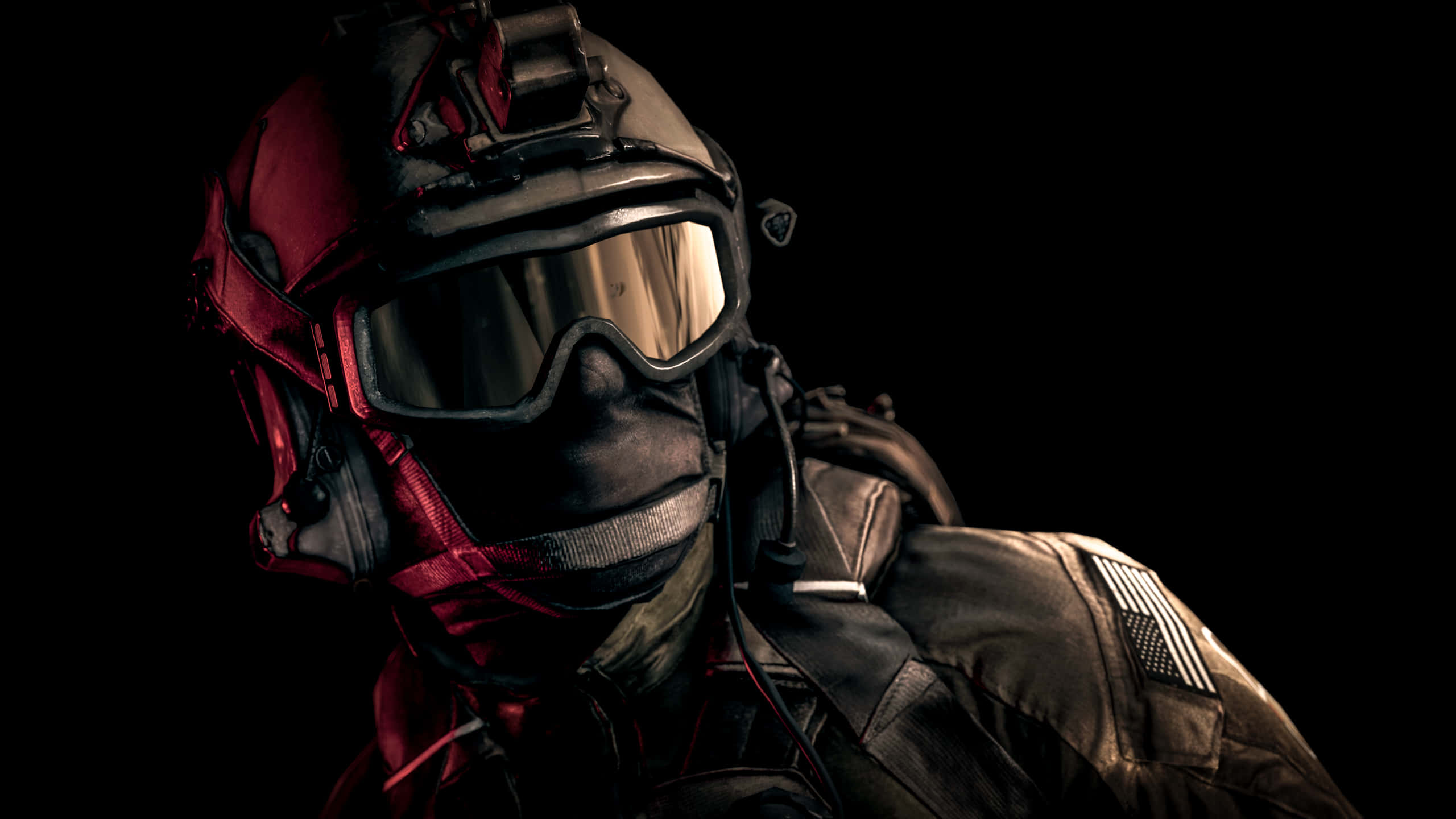 在 Battlefield 4 中指揮部隊爭奪勝利 壁紙 — 一名身穿戰術裝備、帶有紅色點綴和反光護目鏡的士兵站在黑色背景前。