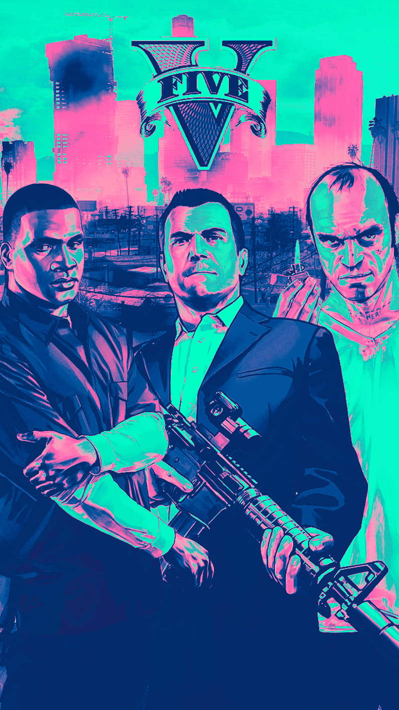 三名身穿西裝的男子在帶有GTA V標誌的霓虹城市景觀中舉起步槍。