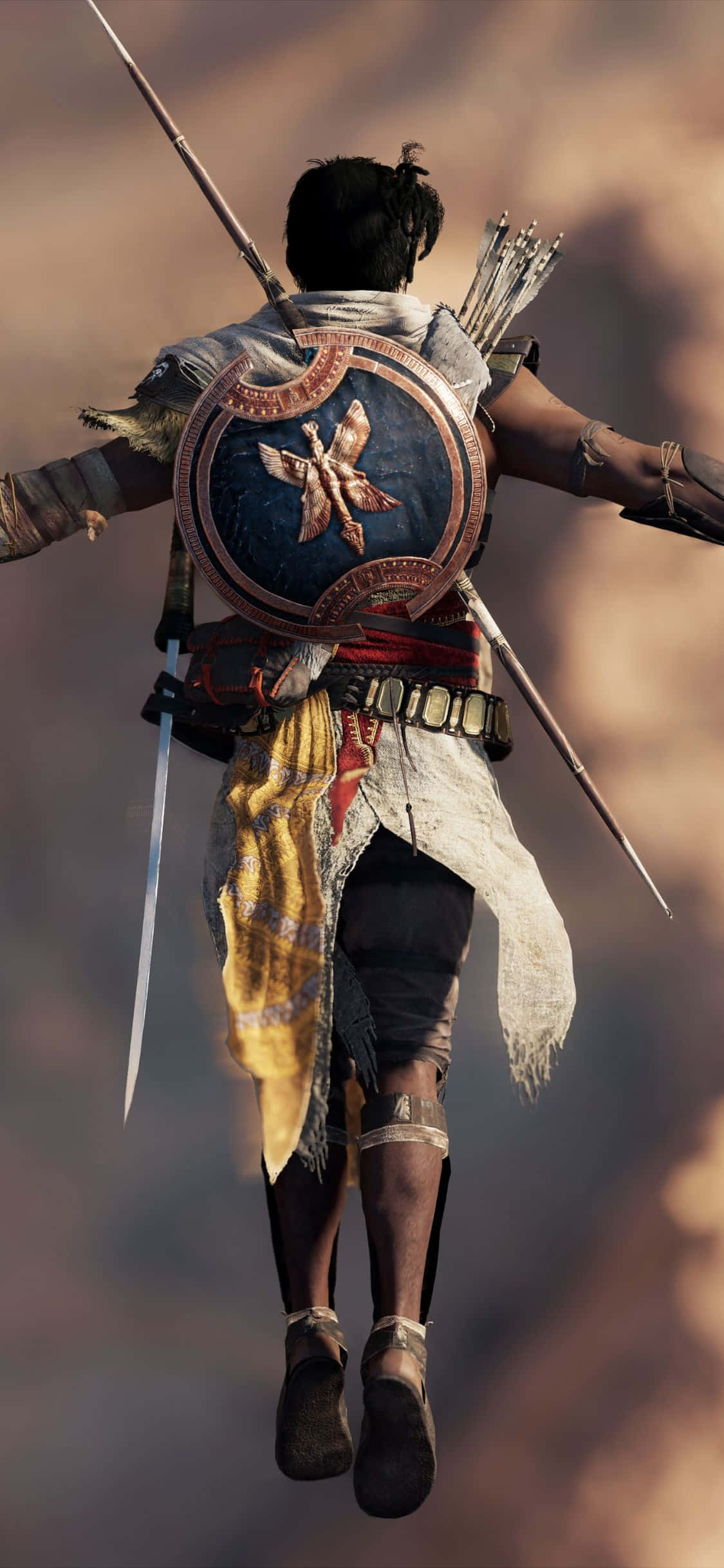 在 iPhone X 上征服《刺客信條：起源》的敵人 壁紙 — 一名戰士持盾和武器跳過朦朧的天空，從背後觀看。