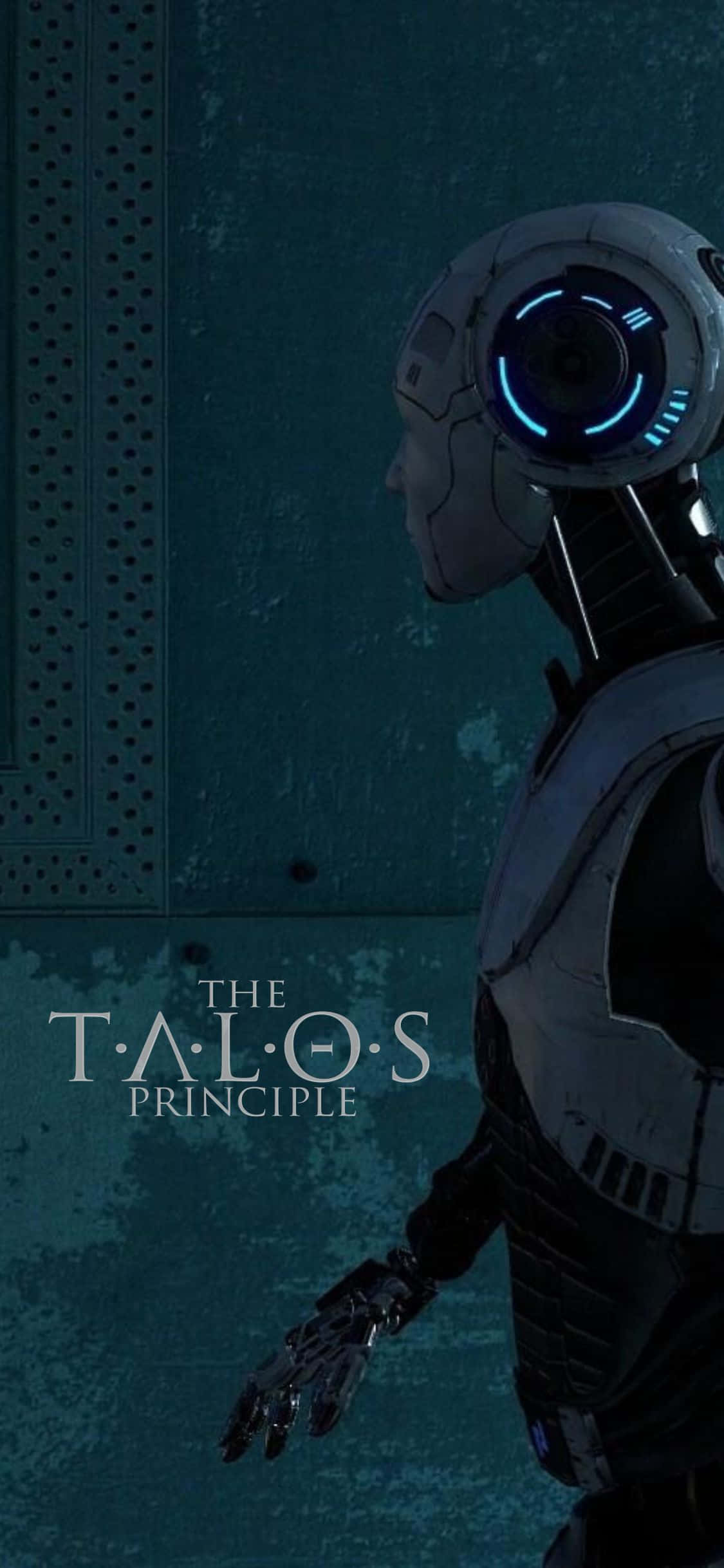 在 iPhone Xs 上征服《The Talos Principle》的謎題 壁紙 — 一個未來風格的機械人，擁有發光的藍色眼睛，站在昏暗的藍綠色工業環境中，其金屬形狀在穿孔牆壁上投下陰影。