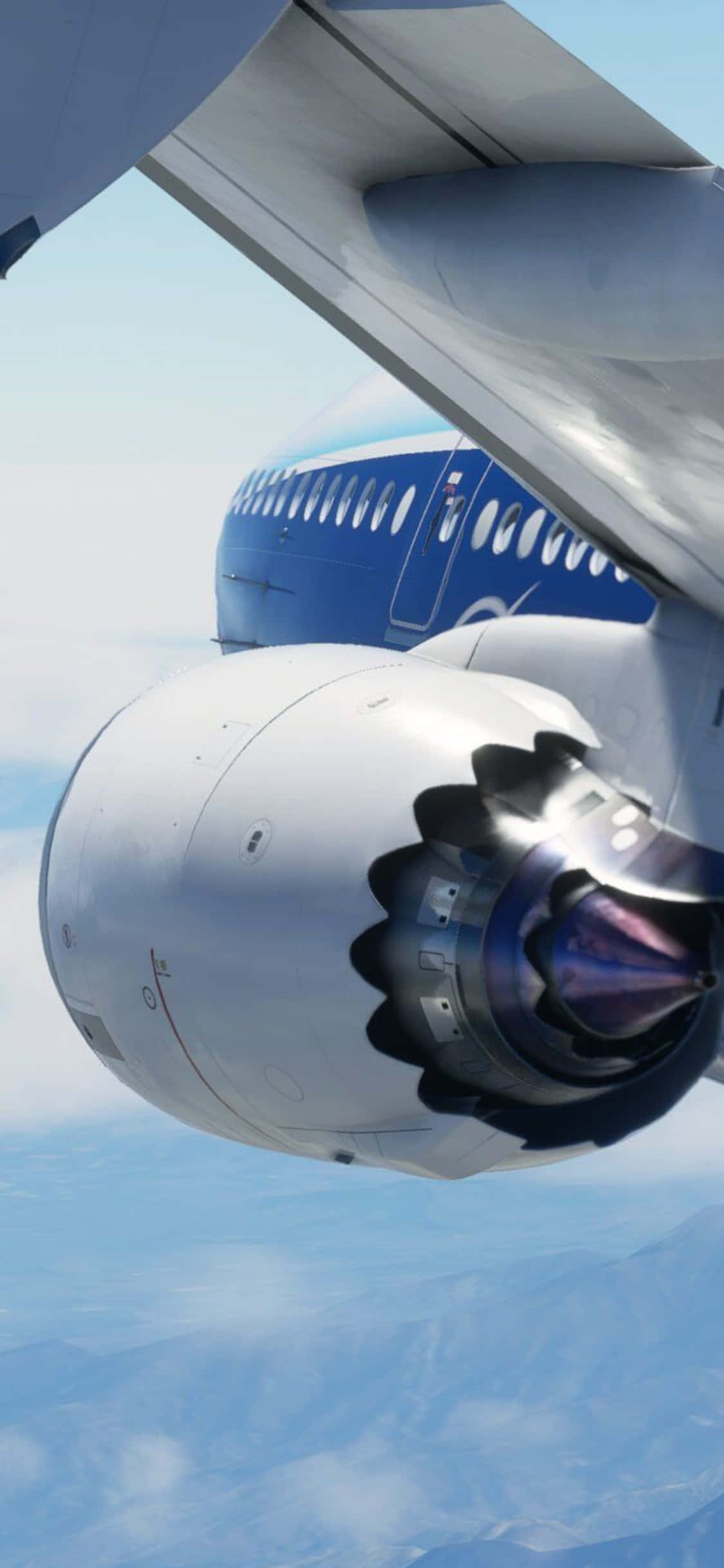 在 iPhone XS 上探索 Microsoft Flight Simulator 的天空 壁紙 — 商用飛機引擎和機翼的特寫視角，在清澈藍天下翱翔於蓬鬆白雲之上。