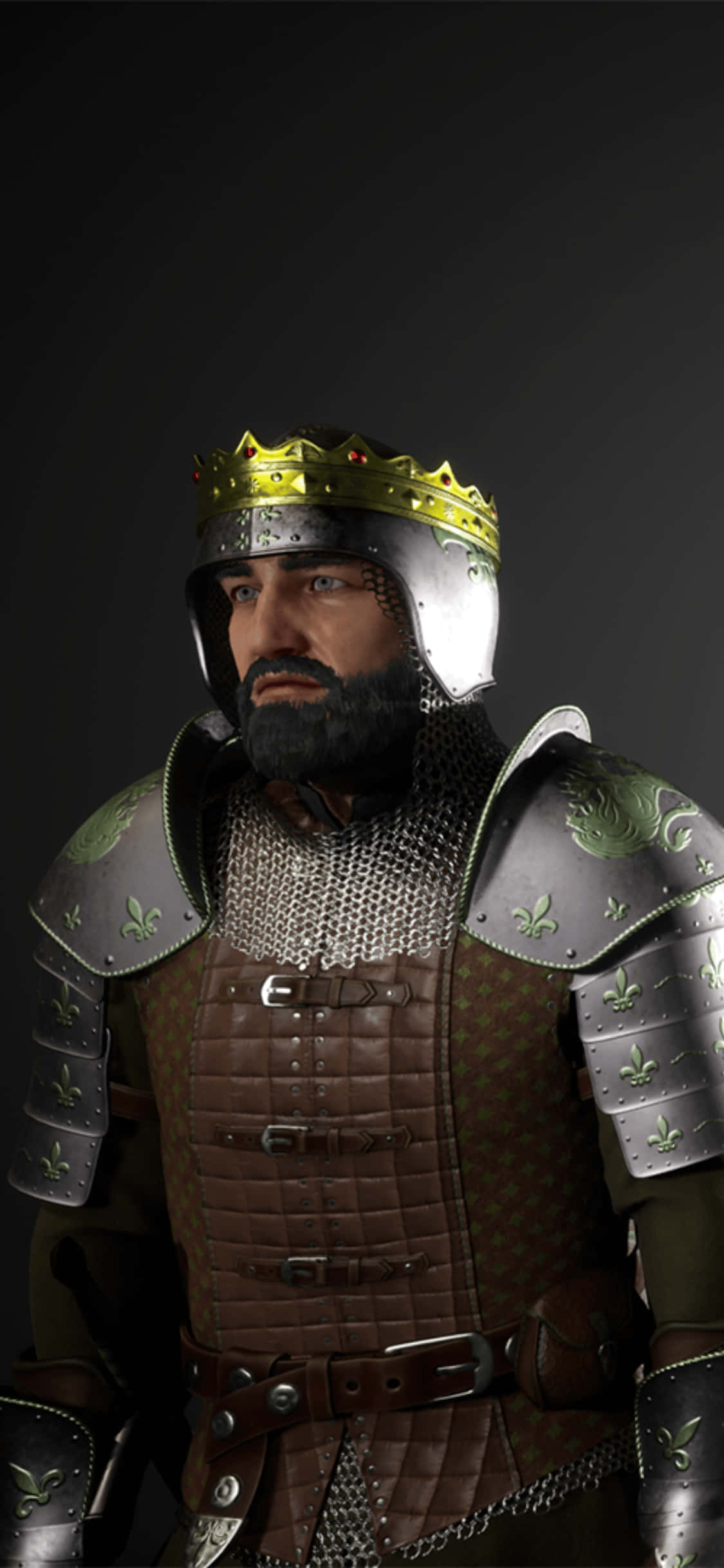 在 iPhone XS 上盡情享受 Mordhau 的刺激冒險 壁紙 — 一位高貴的騎士身穿華麗盔甲和金色王冠，在黑暗背景下凝視前方。