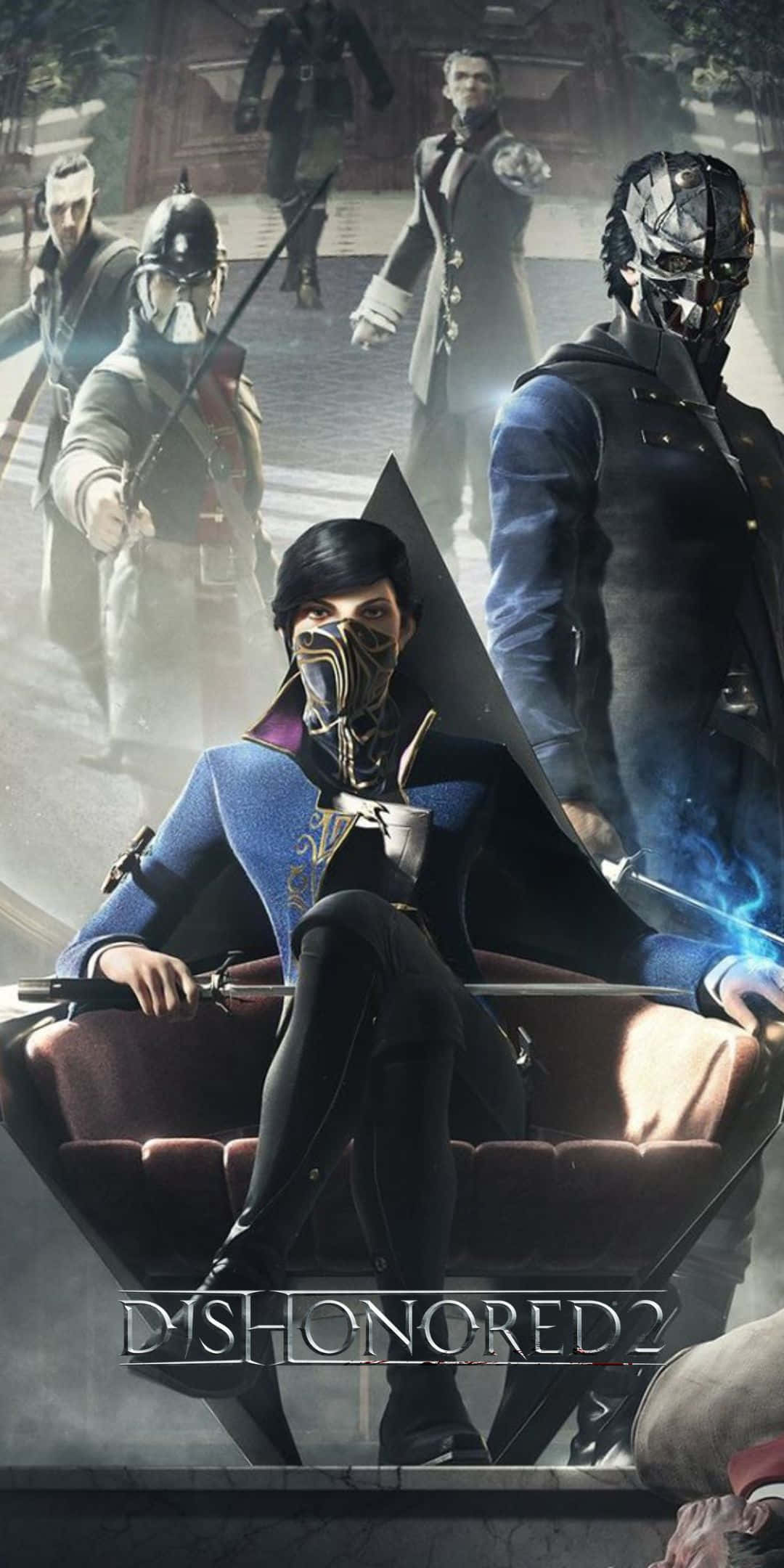 在 Pixel 3 上暢玩 Dishonored 2，體驗震撼遊戲畫面 壁紙 — 一名身穿藍色外套的蒙面刺客，在霧氣瀰漫的哥德式庭院中，被武裝守衛包圍，威嚴地坐在紅色椅子上。