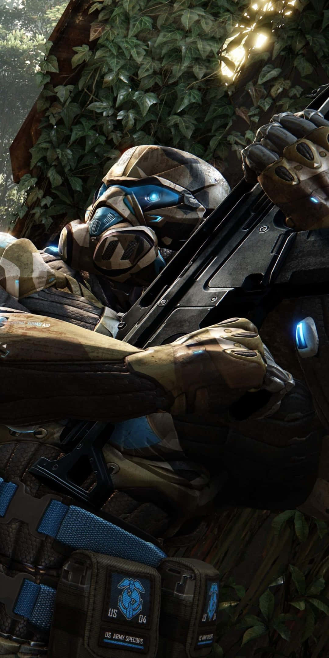 在 Pixel 3 上遊玩像素風格的 Crysis 3 壁紙 — 一名身穿迷彩裝備和頭盔的士兵蹲在樹葉後面，手持一把帶有藍色發光裝飾的未來步槍。
