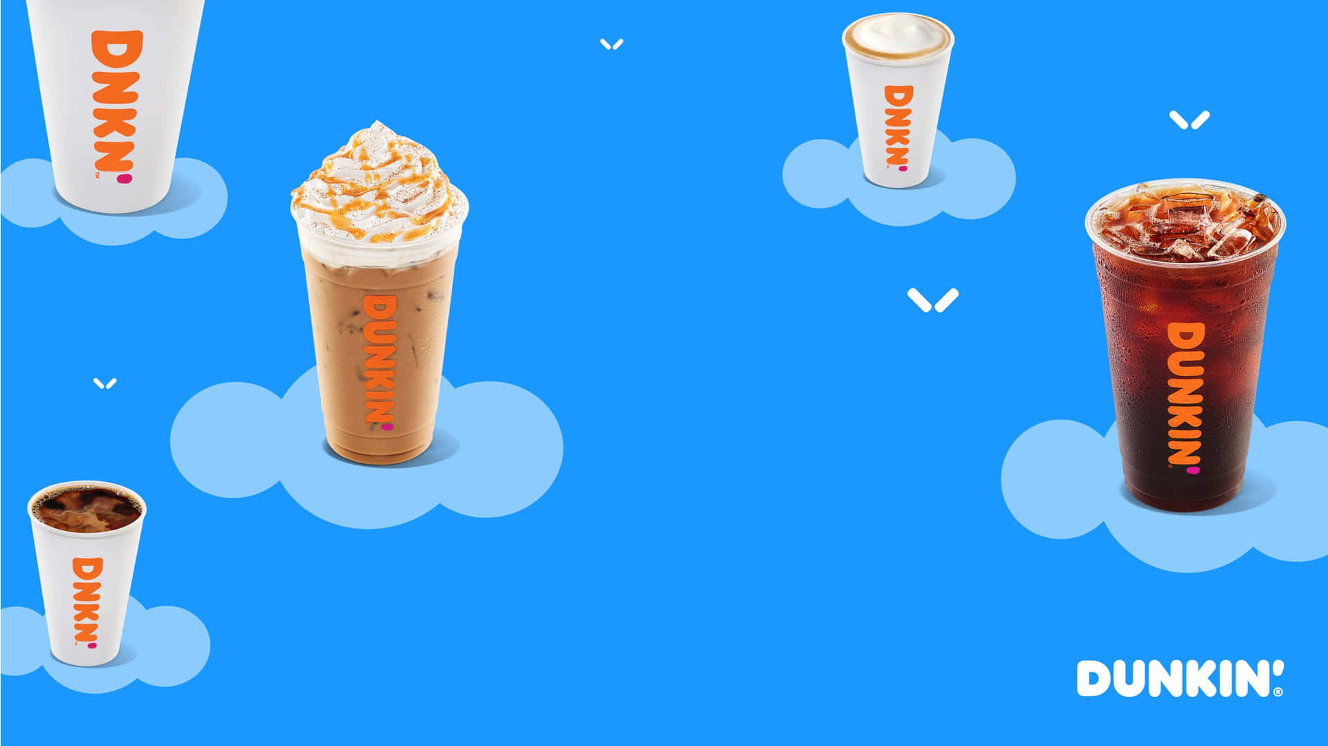 五杯Dunkin'冰飲漂浮在雲朵上，背景為藍色。
