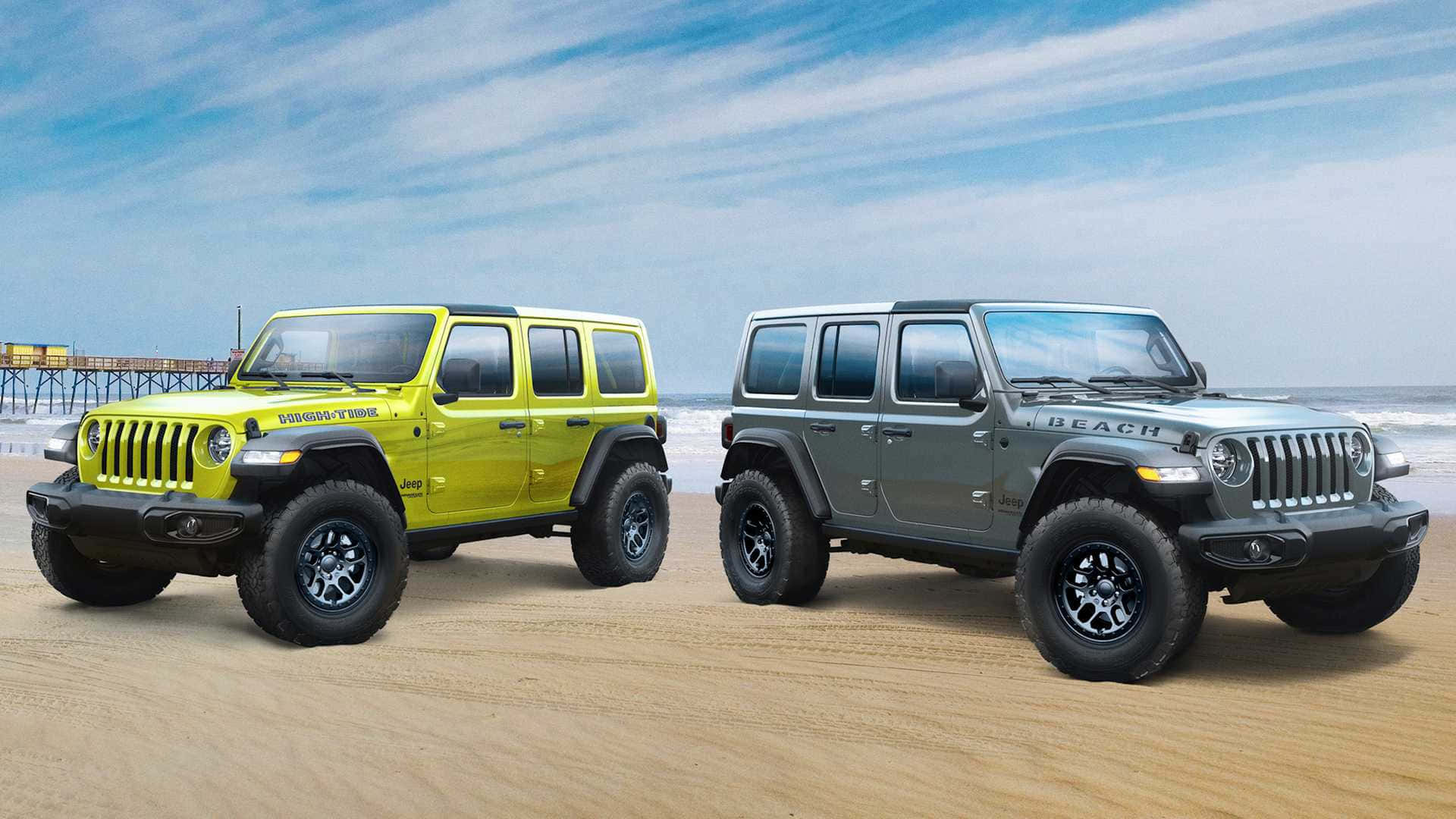 日落時分，兩輛Jeep Wranglers停在靠近海洋碼頭的海灘上。
