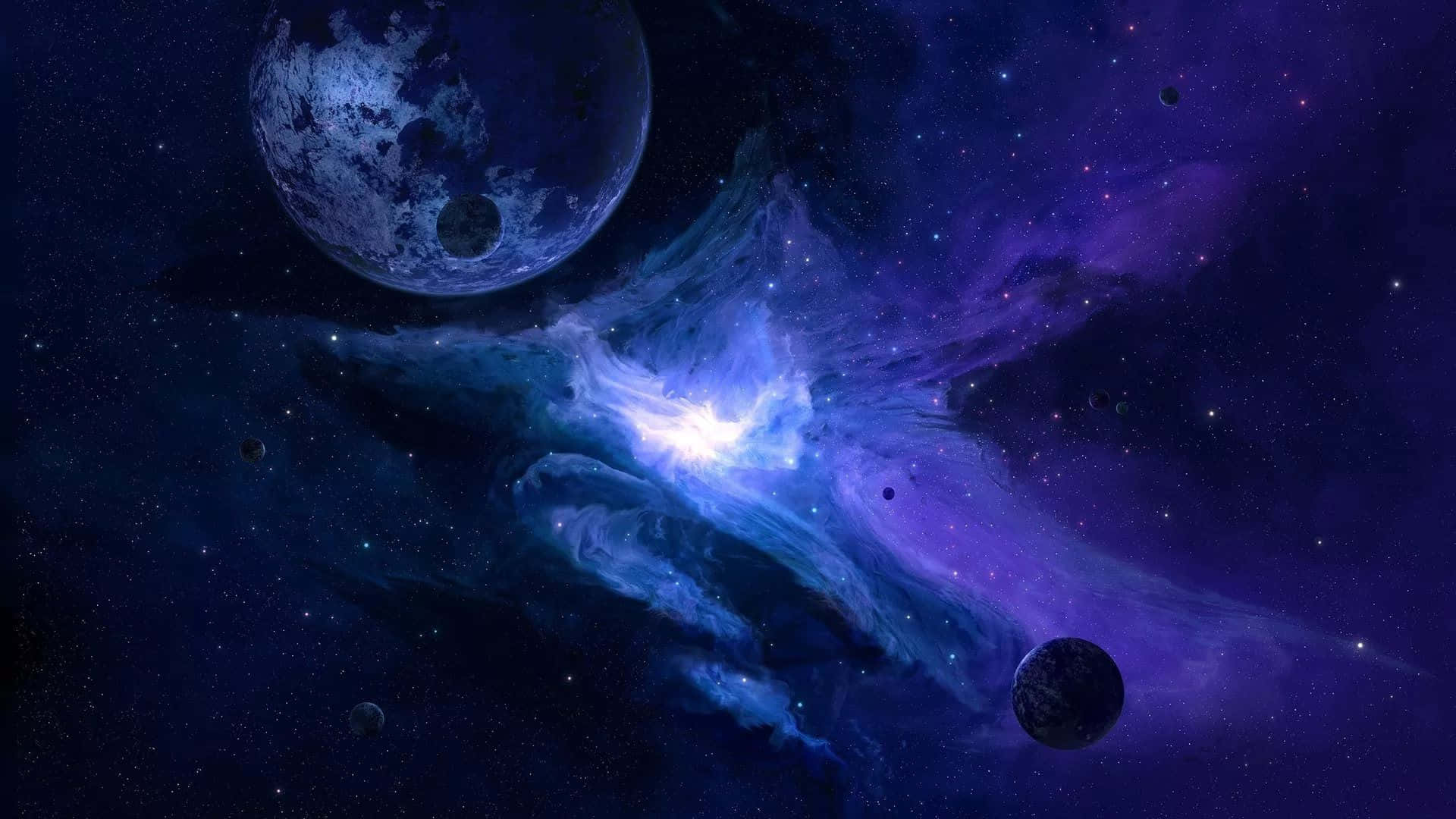 Blue Galaxy 桌布 壁紙 — 在充滿恆星的虛空中，一團宇宙星雲在黑暗行星之間發出電光藍和紫色的光芒。