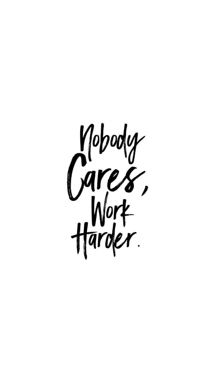 白色背景上黑色手寫風格的勵志名言文字 nobody cares work harder