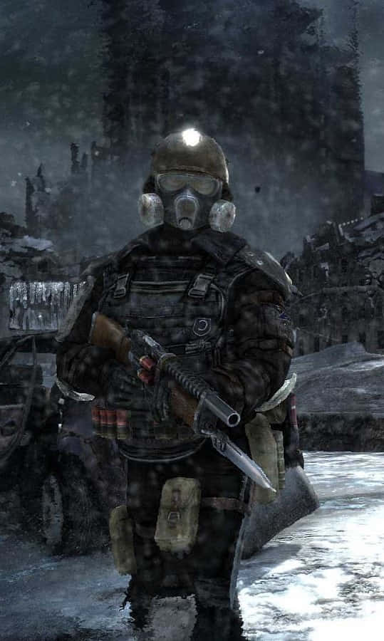 戴著防毒面具和冬季裝備的士兵站在積雪覆蓋的廢墟中。